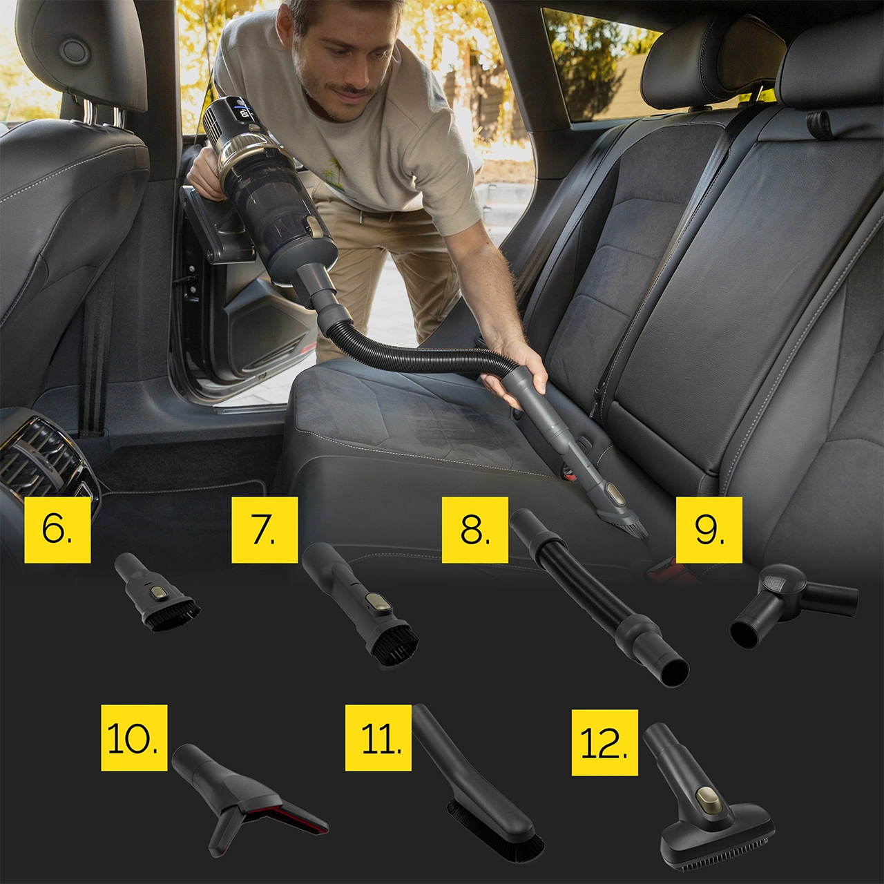 Mężczyzna odkurza siedzenie w samochodzie czarnym odkurzaczem. Poniżej wyświetlane są różne załączniki. Widoczne jest wnętrze samochodu.