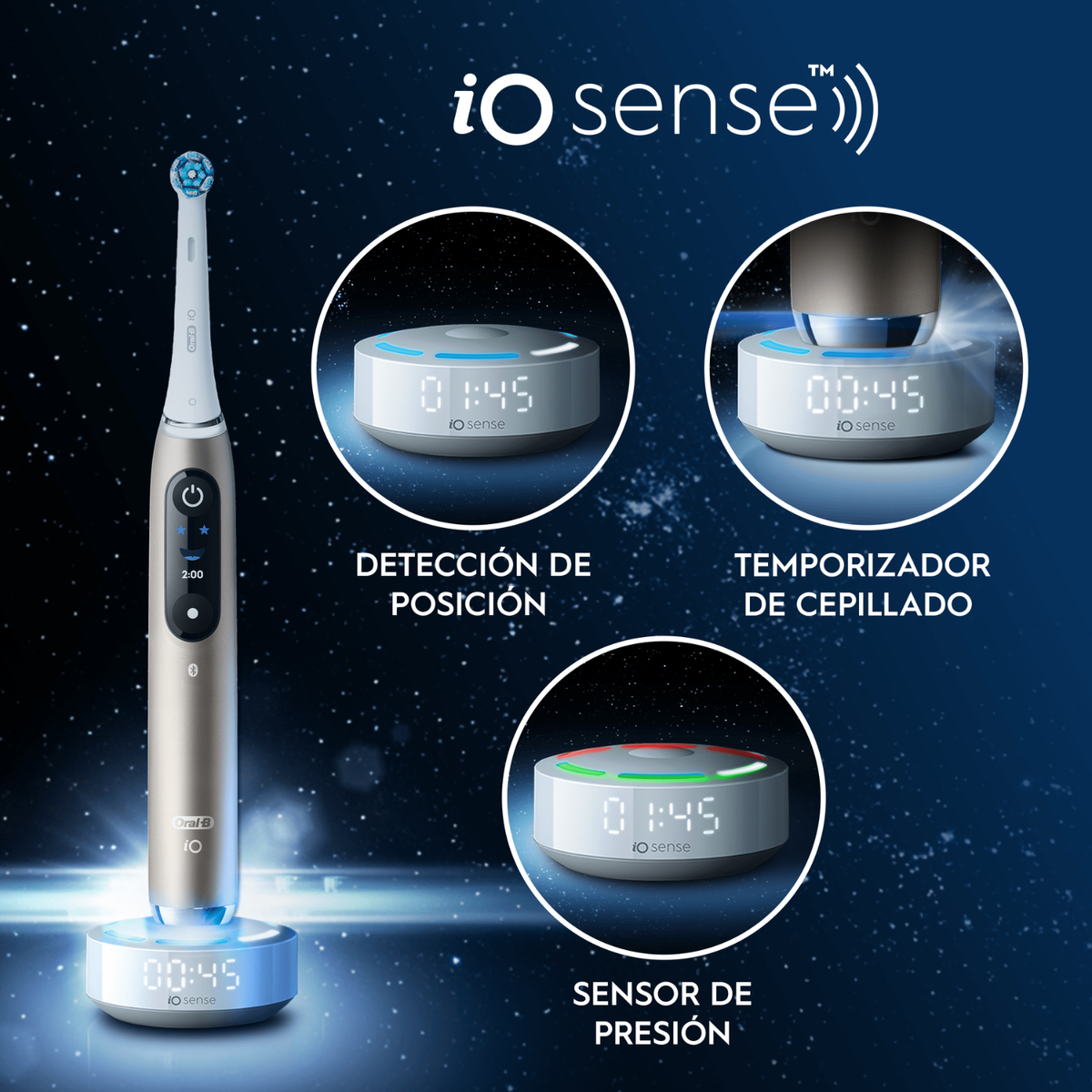 Uno spazzolino elettrico Oral-B iO sense con tre display circolari che mostrano l'ora e la funzione. Lo spazzolino è argento e bianco.