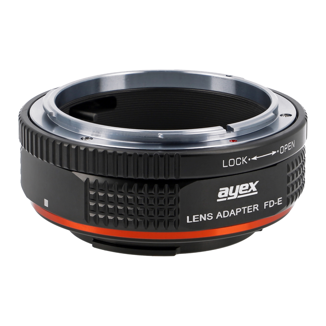 Ein schwarz-silberner Objektivadapter mit einem orangefarbenen Streifen. Er hat 'ayex' und 'LENS ADAPTER FD-E' aufgedruckt.