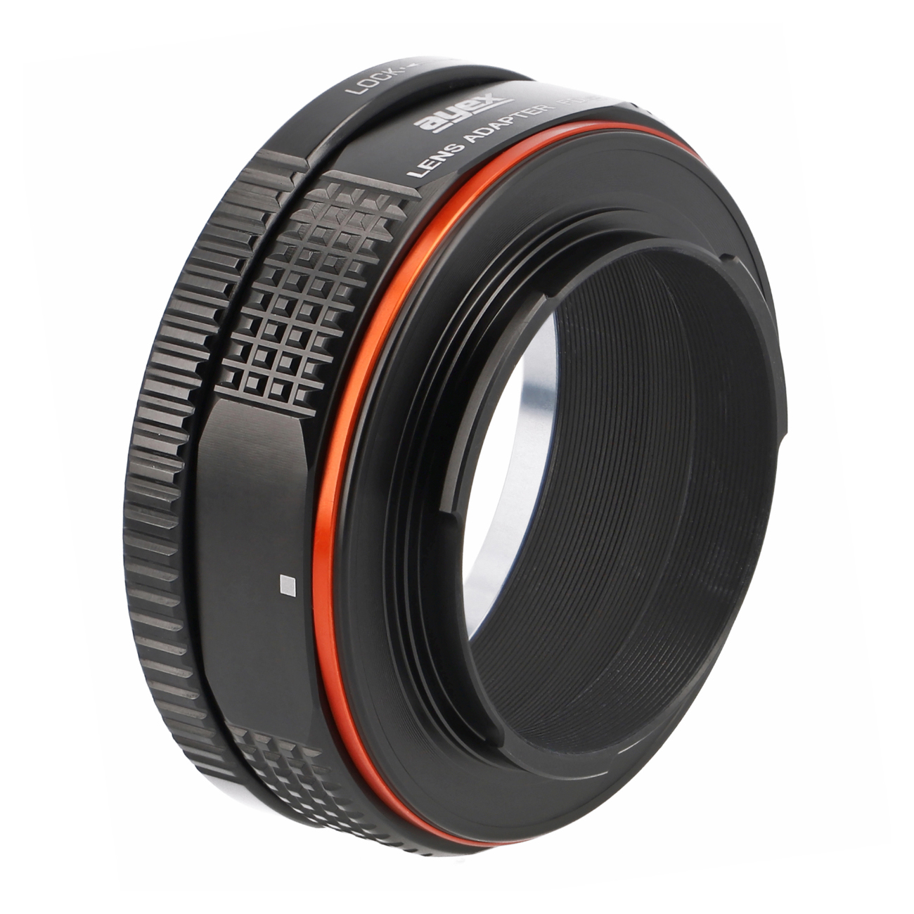 Ein schwarzer Objektivadapter mit einem orangefarbenen Ring, mit strukturierter Grifffläche und Markierungen. Der Hintergrund ist weiß.