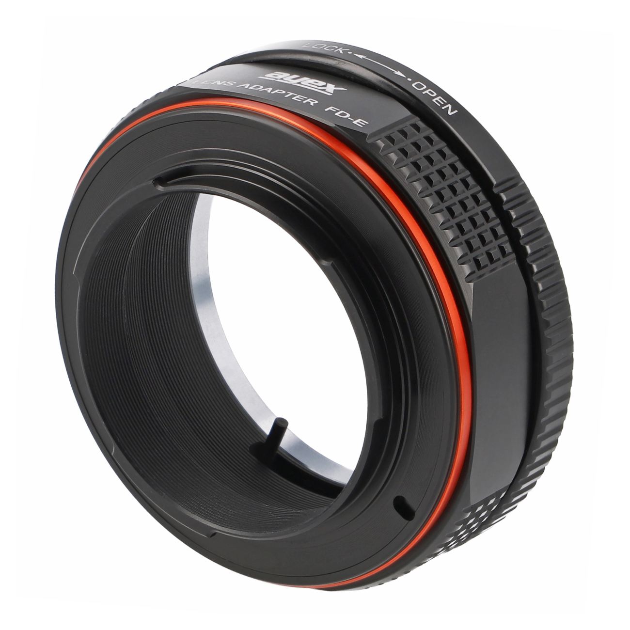 Ein schwarzer Objektivadapter mit einem orangefarbenen Ring. Er hat Text mit der Aufschrift 'OPEN' und 'LOCK'. Der Adapter befindet sich auf weißem Hintergrund.