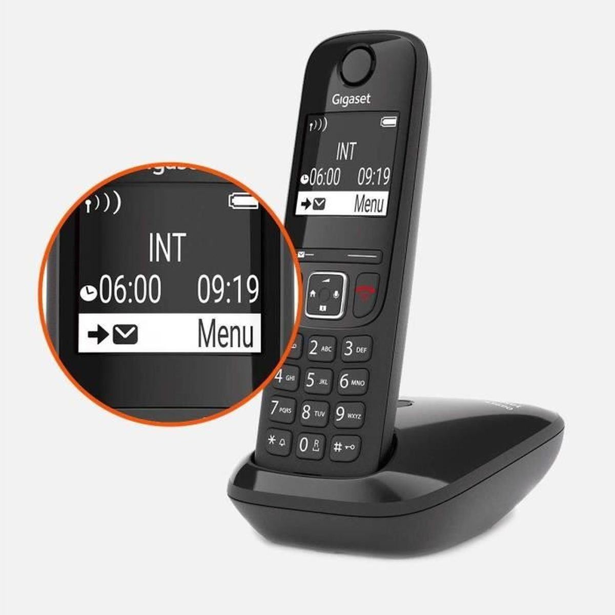 Ein schwarzes Gigaset-Schnurlostelefon mit Display, das Zeit und Menüoptionen anzeigt. Es steht auf einer schwarzen Ladestation.