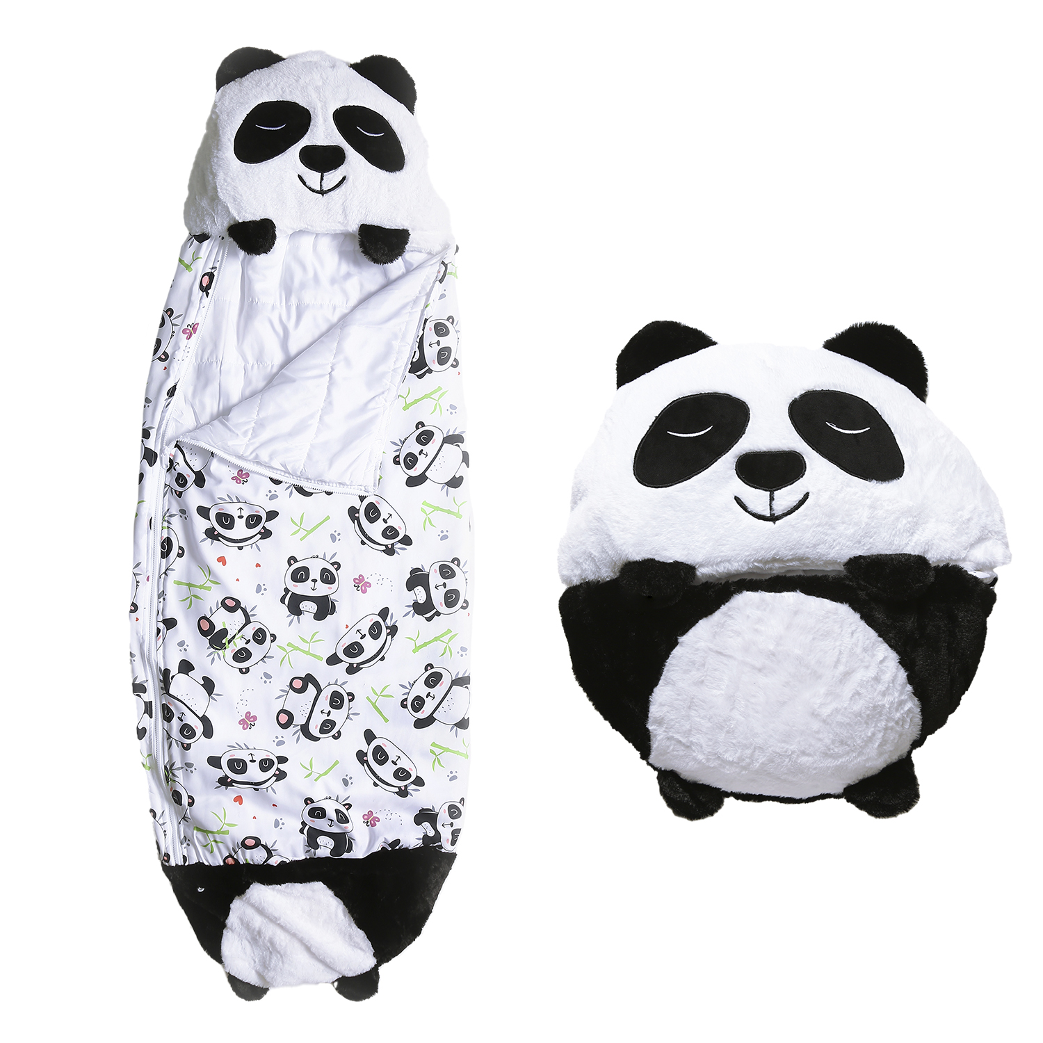 Due oggetti a tema panda: un sacco a pelo e un cuscino. Il sacco a pelo è bianco con stampe di panda. Il cuscino è una faccia di panda.