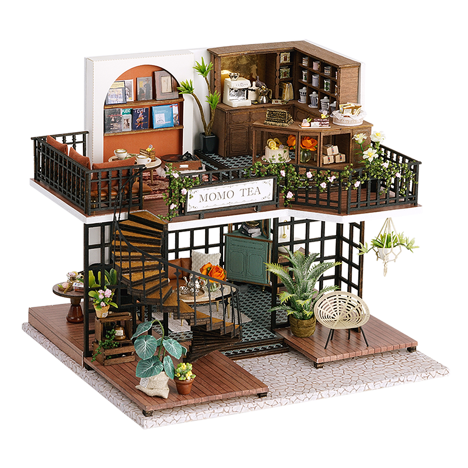 Miniatura di caffetteria a due piani con scala a chiocciola, piante e balcone. Dettagli: libri, torte e insegna MOMO TEA.