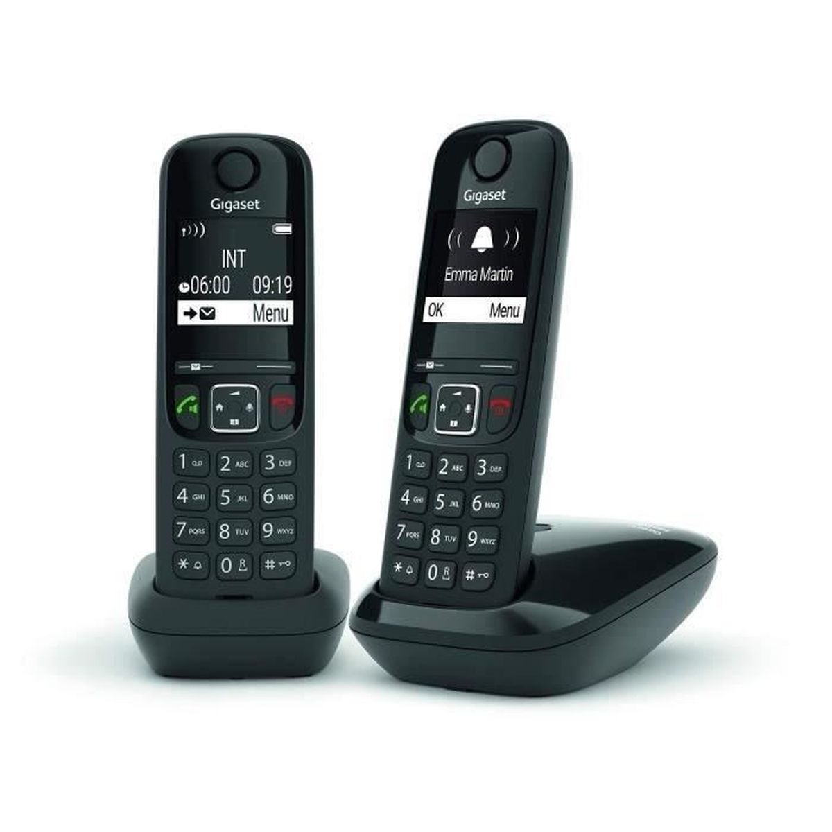 Zwei schwarze schnurlose Gigaset-Telefone auf weißem Hintergrund. Eines ist auf dem Ladegerät. Displays zeigen Uhrzeit und Emma Martins Namen.