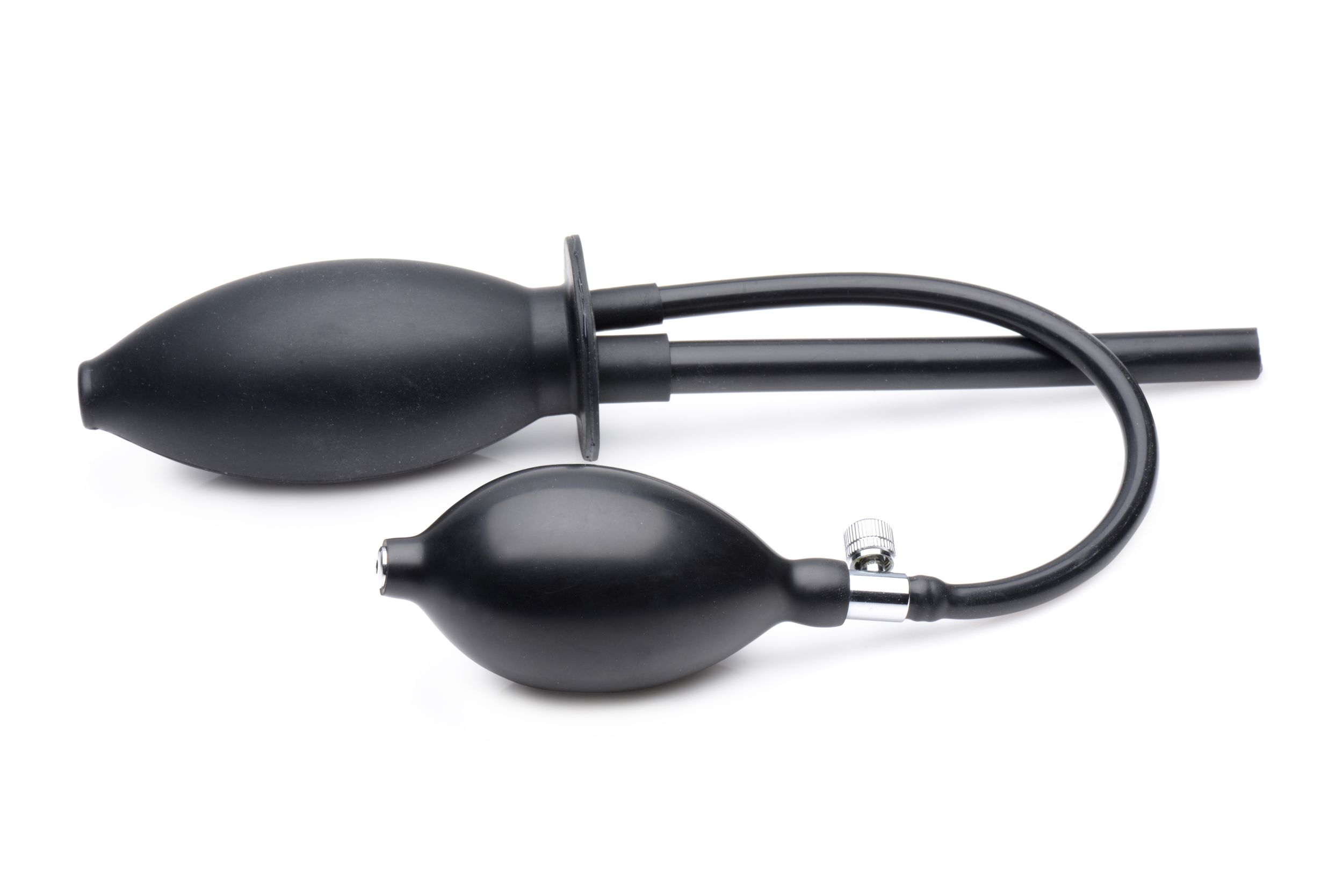 Schwarzes Einlaufset auf weißem Hintergrund. Enthält einen Ball, Schläuche und ein Ventil. Teile sind schwarz.