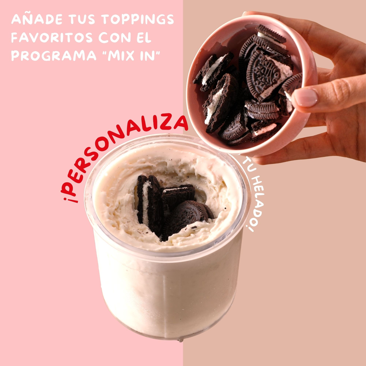 Eine Hand gießt Oreo-Kekse in Eiscreme. Text sagt 'Personalisiere dein Eis'. Rosa Hintergrund.