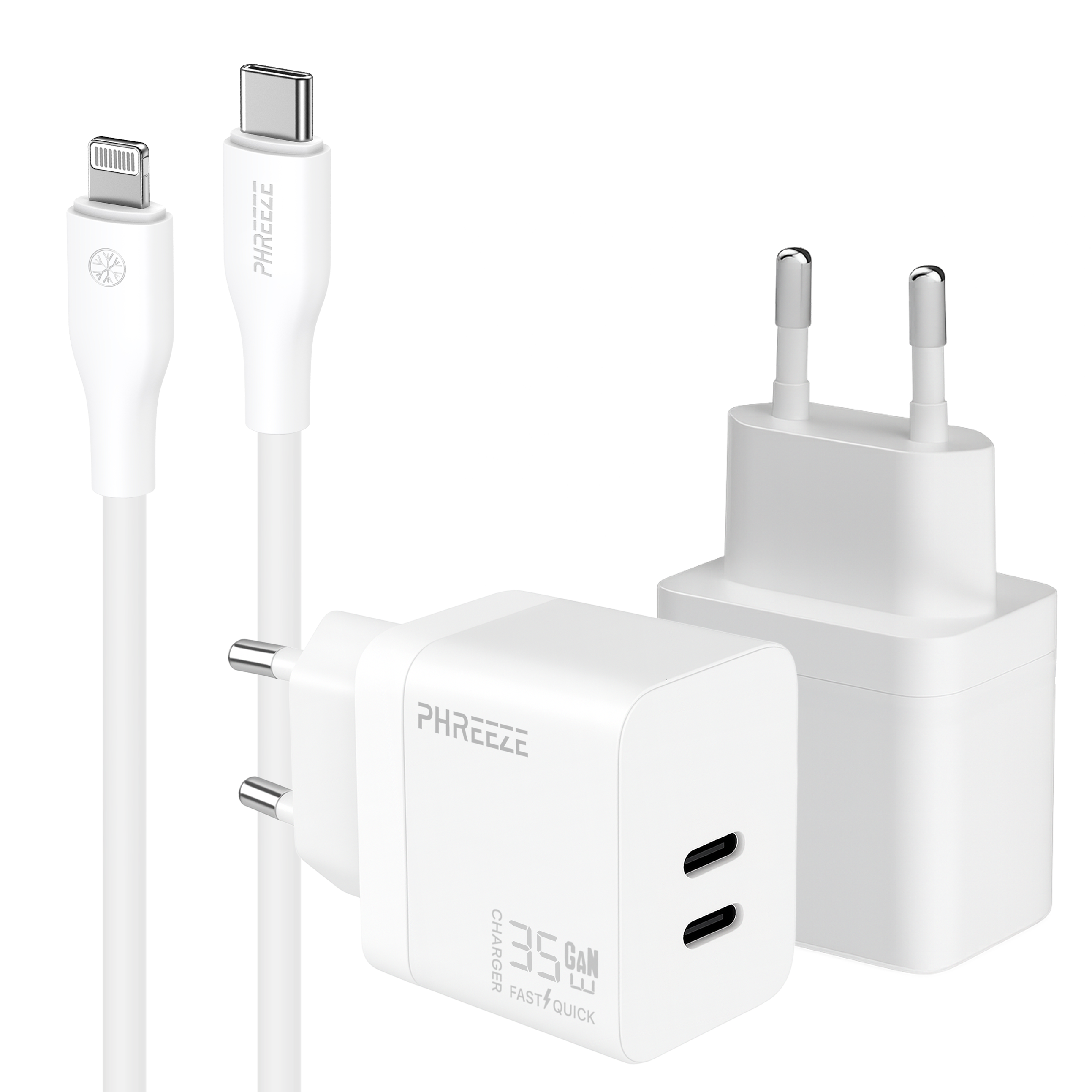 Een witte telefoonlader set met twee stekkers, een USB-C kabel en een Lightning kabel, allemaal op een witte achtergrond.