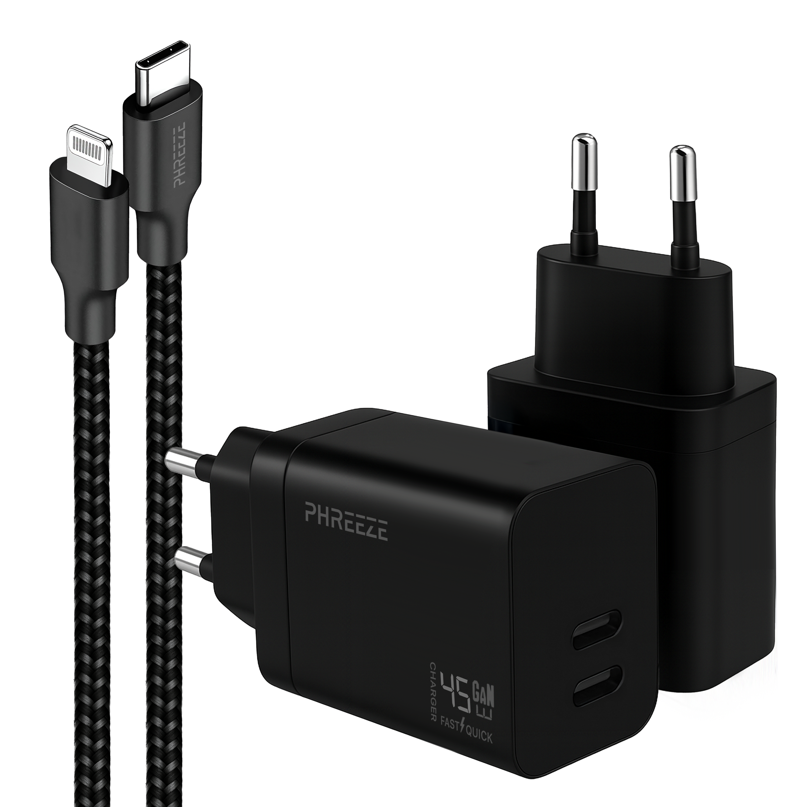 Zwarte oplader- en kabelsset. Inclusief een USB-C naar Lightning kabel en twee wandladers. Witte achtergrond.