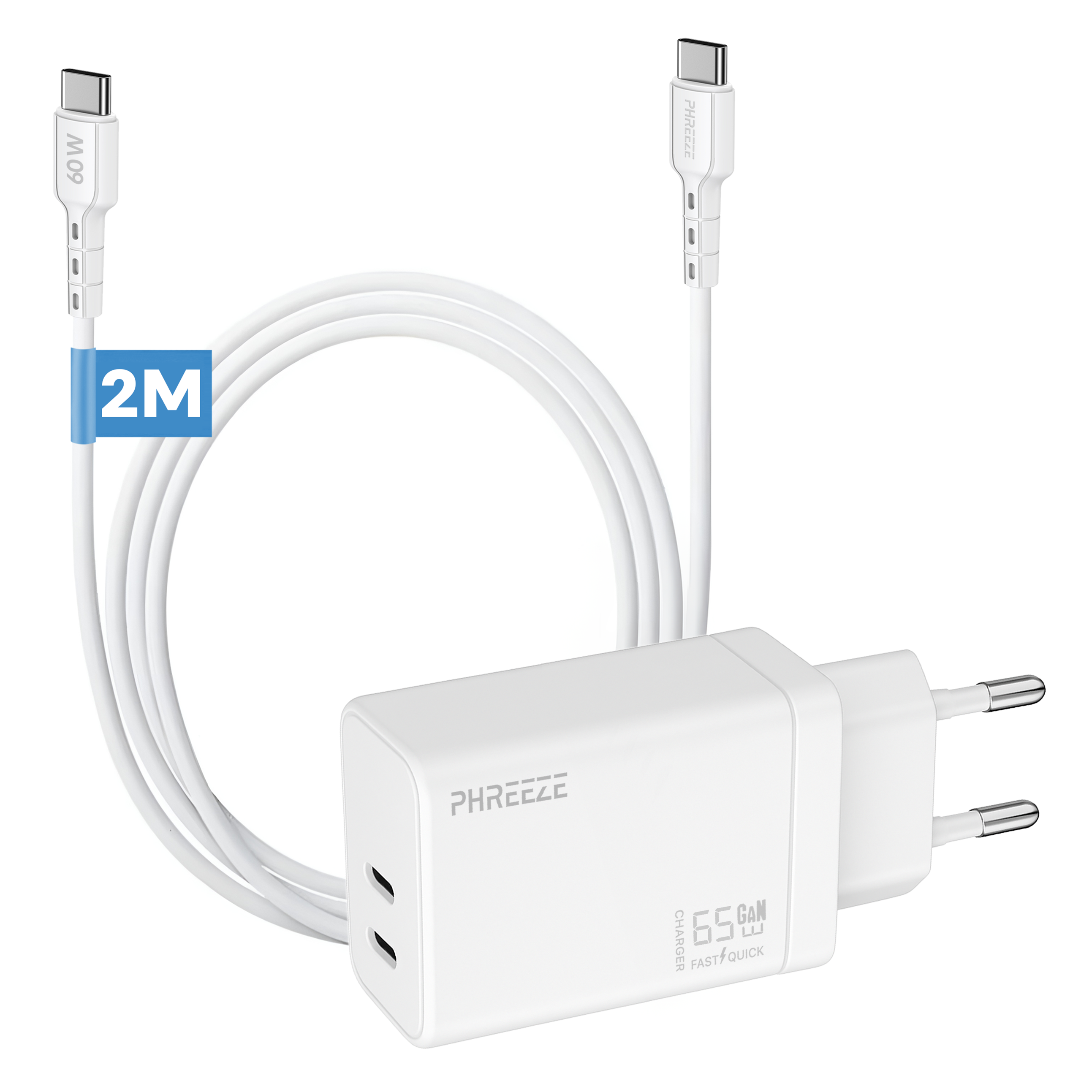 Een witte oplader met een kabel. De oplader heeft tekst en twee USB-C poorten. De kabel is wit.