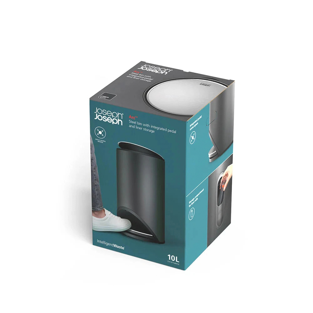 Una caja que muestra un cubo de basura negro con pedal. La caja muestra el pie de una persona en el pedal, con la tapa abierta.