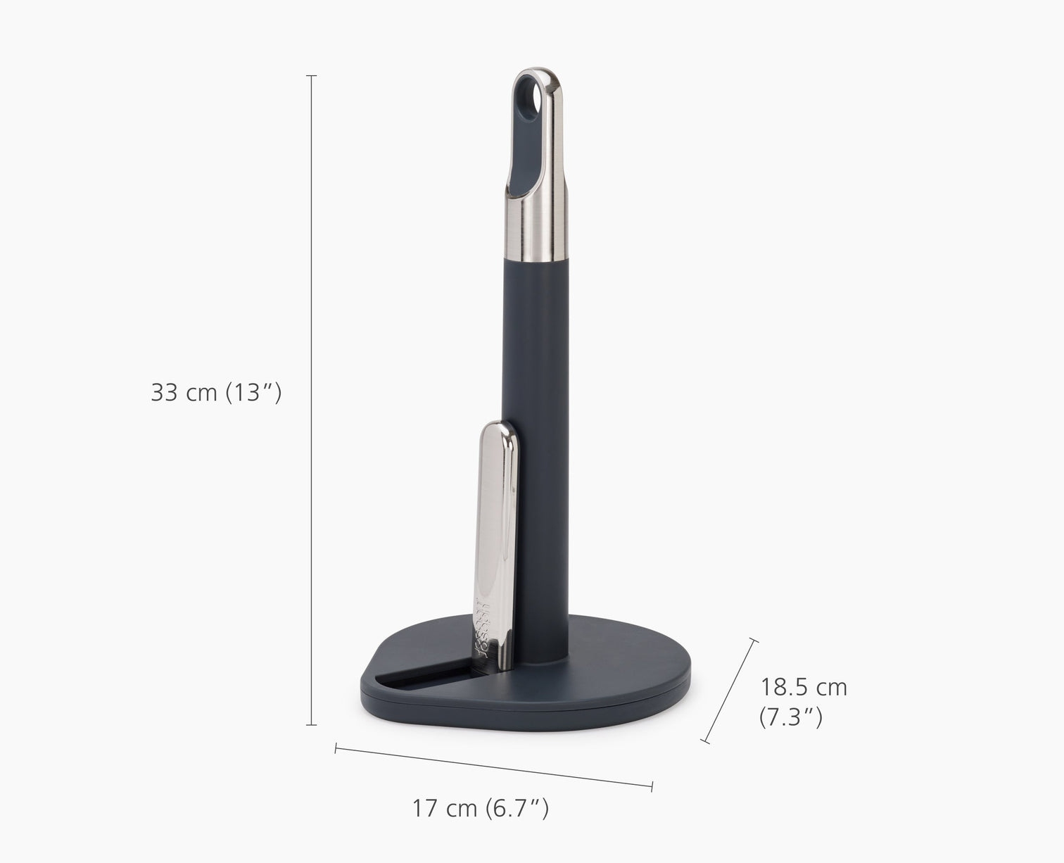 Un portarotolo grigio scuro con la parte superiore e laterale argentate. Dimensioni: 33 cm, 18,5 cm e 17 cm.
