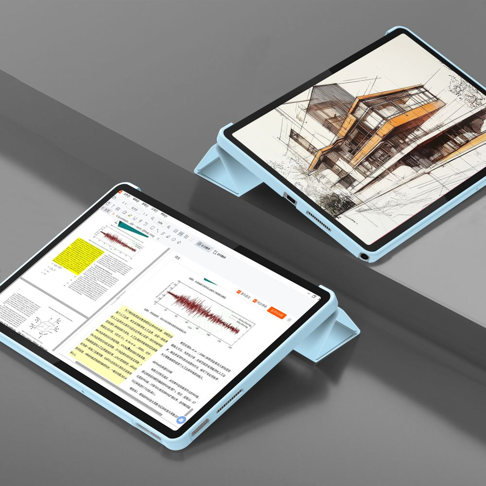 Zwei Tablets mit hellblauen Hüllen auf grauer Oberfläche. Eines zeigt Text und Grafiken, das andere eine Architekturzeichnung.