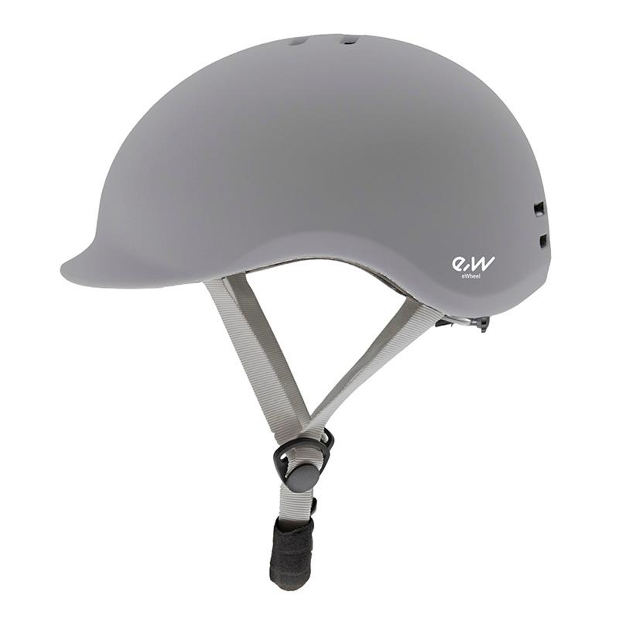 Un casco gris con correas, visera y el logotipo "e.w eWheel". Las correas son de color gris claro y el fondo es blanco.