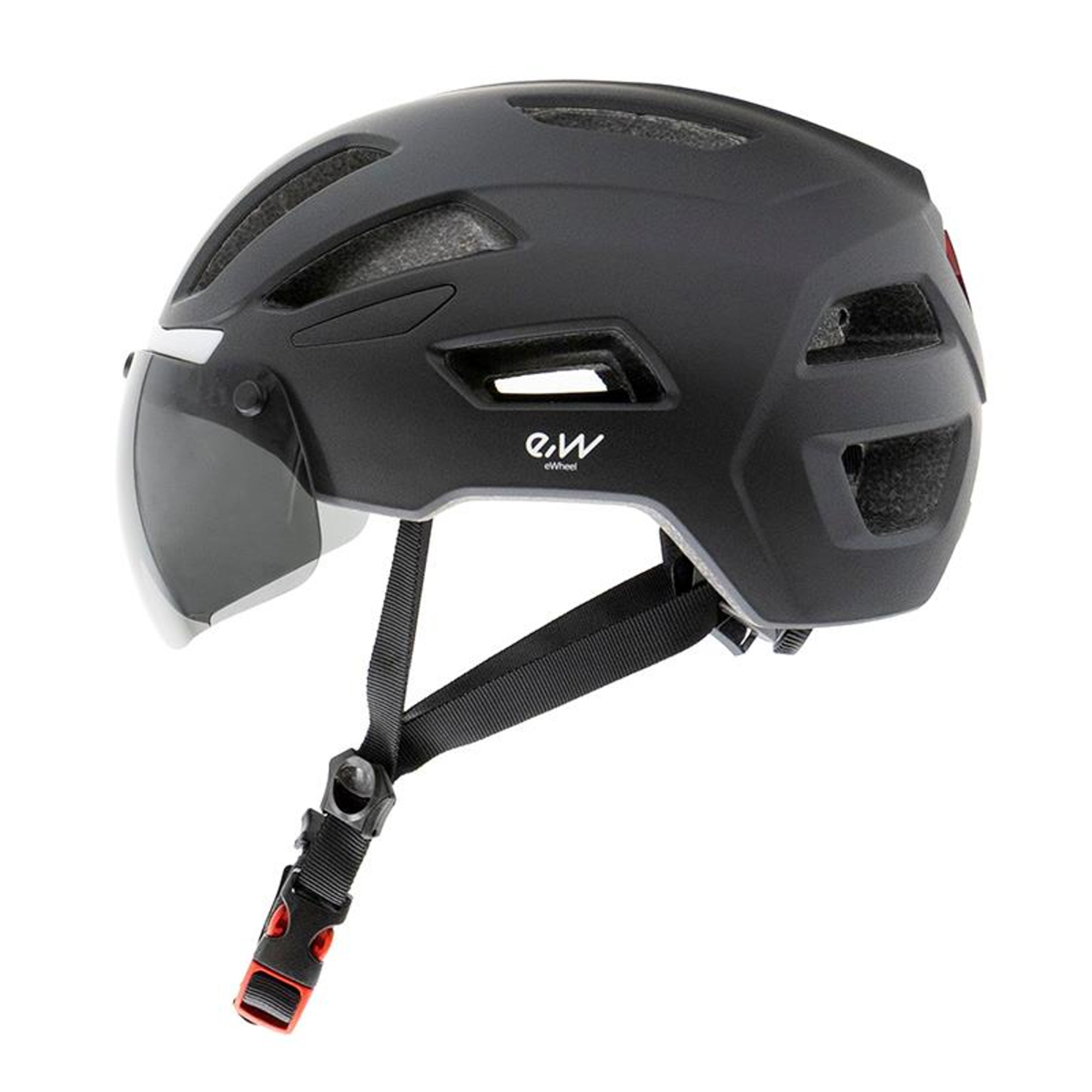 Casco de bicicleta negro con visera. Tiene ventilaciones, una correa para la barbilla y el logotipo e-wheel.