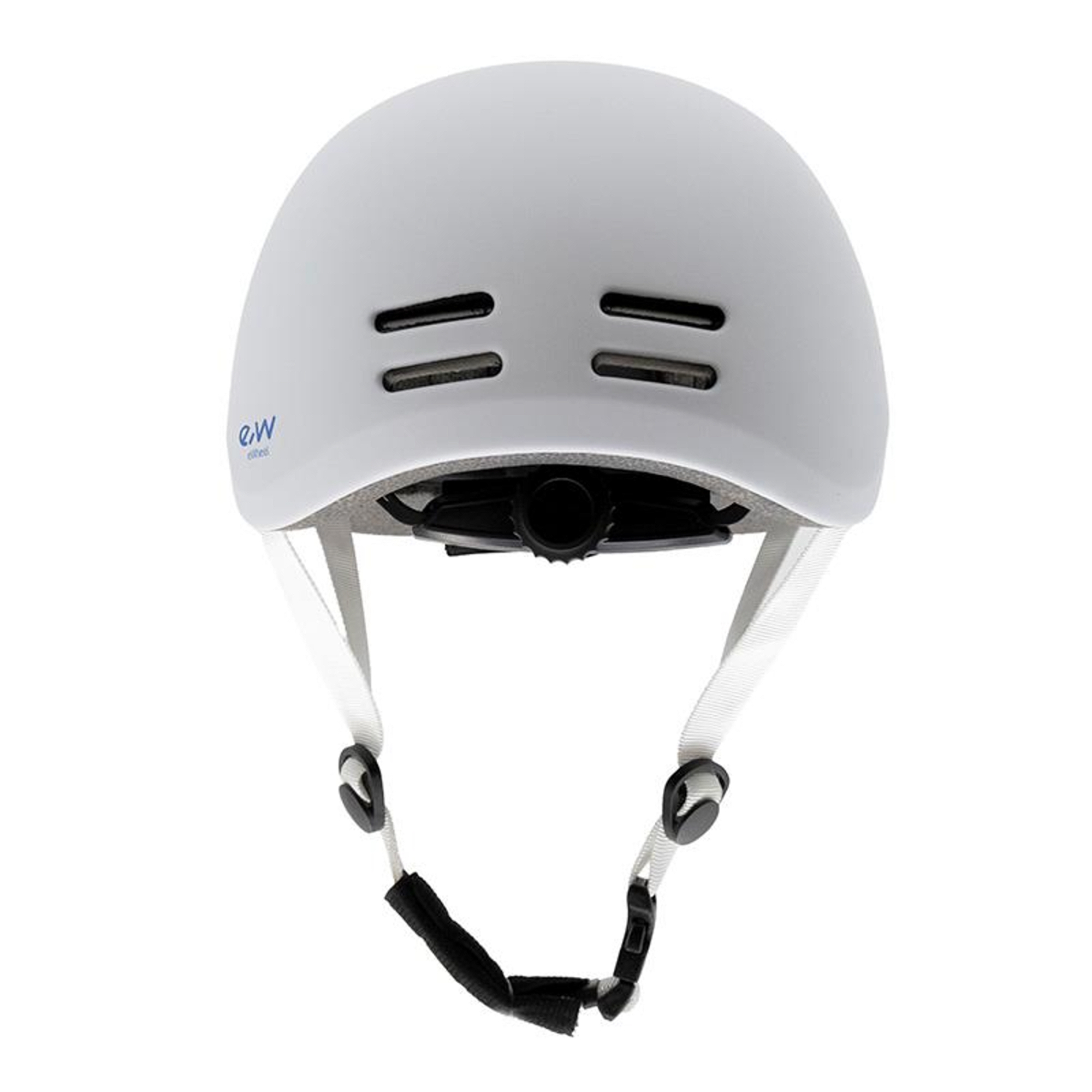 Un casco blanco con ventilaciones y correas negras. Las correas son blancas y negras.