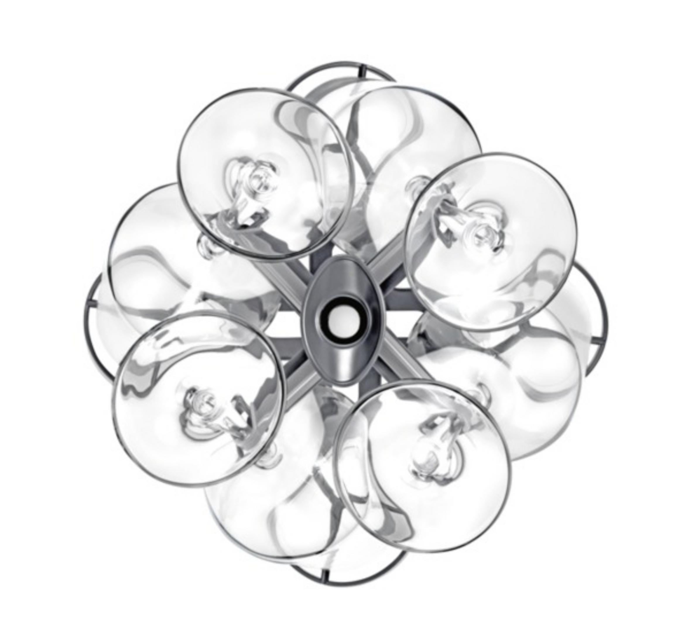 Un lampadario moderno con molteplici paralumi in vetro trasparente, disposti in cerchio, con una montatura metallica.
