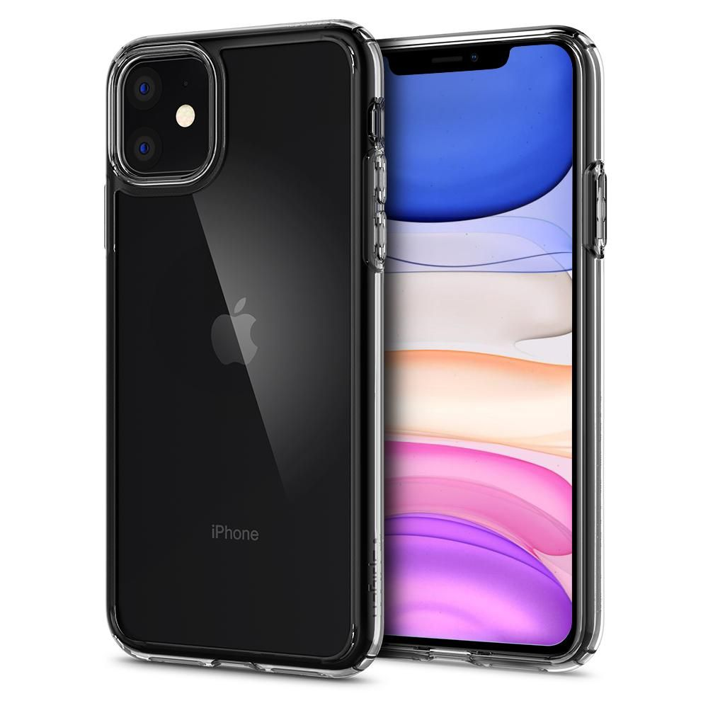 Gros plan d'un iPhone dans une coque de protection transparente. Le téléphone est noir, avec le logo Apple visible. La coque est transparente.