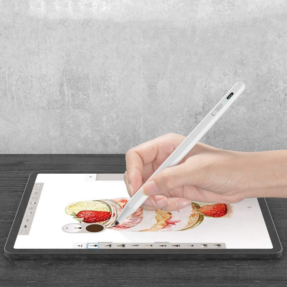 Eine Hand benutzt einen weißen Stift auf einem Tablet. Der Bildschirm zeigt eine farbenfrohe Zeichnung von Essen. Grauer Hintergrund.
