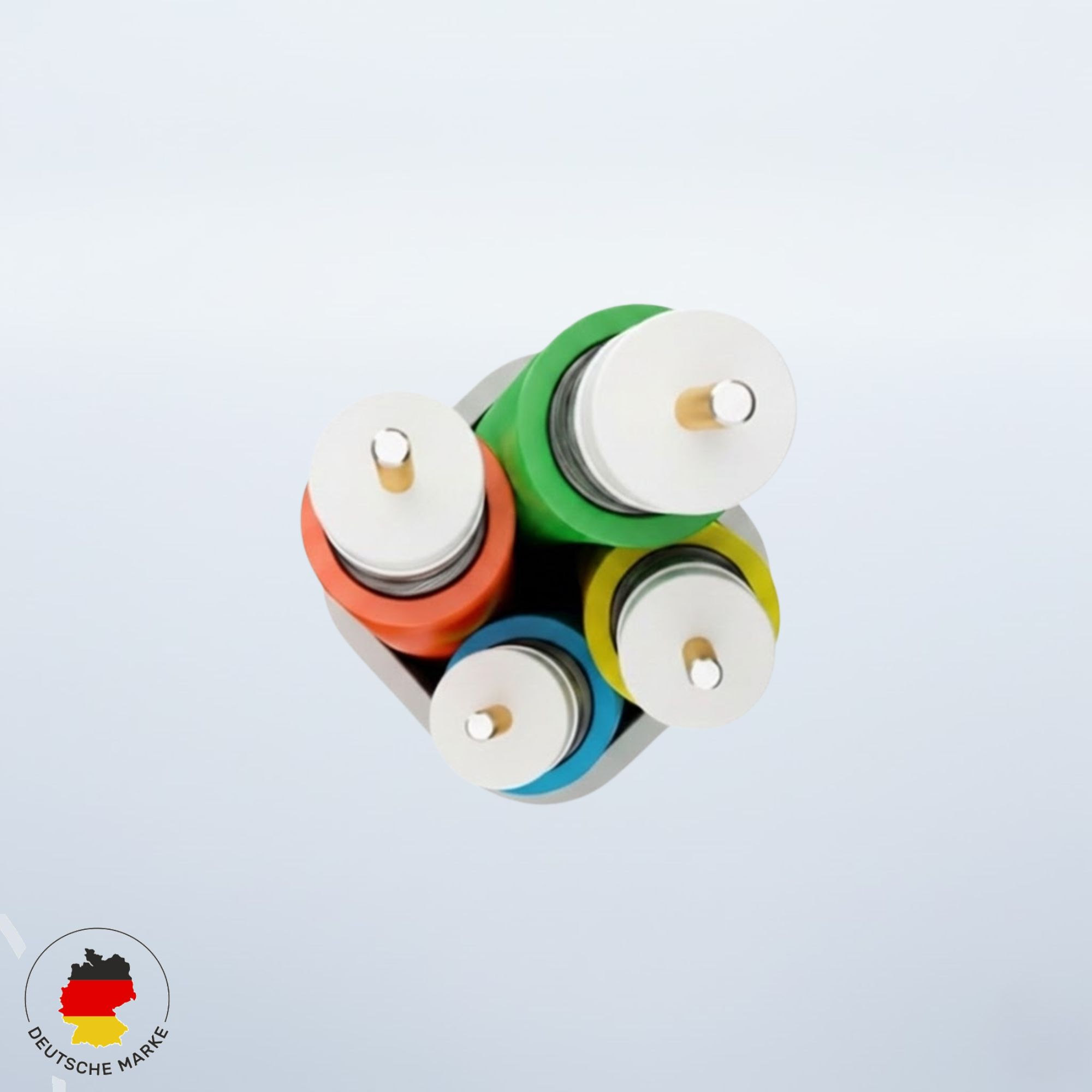 Draufsicht auf ein Kabel mit mehreren farbigen Adern: rot, grün, blau und gelb, jeweils mit einem silbernen Stift.