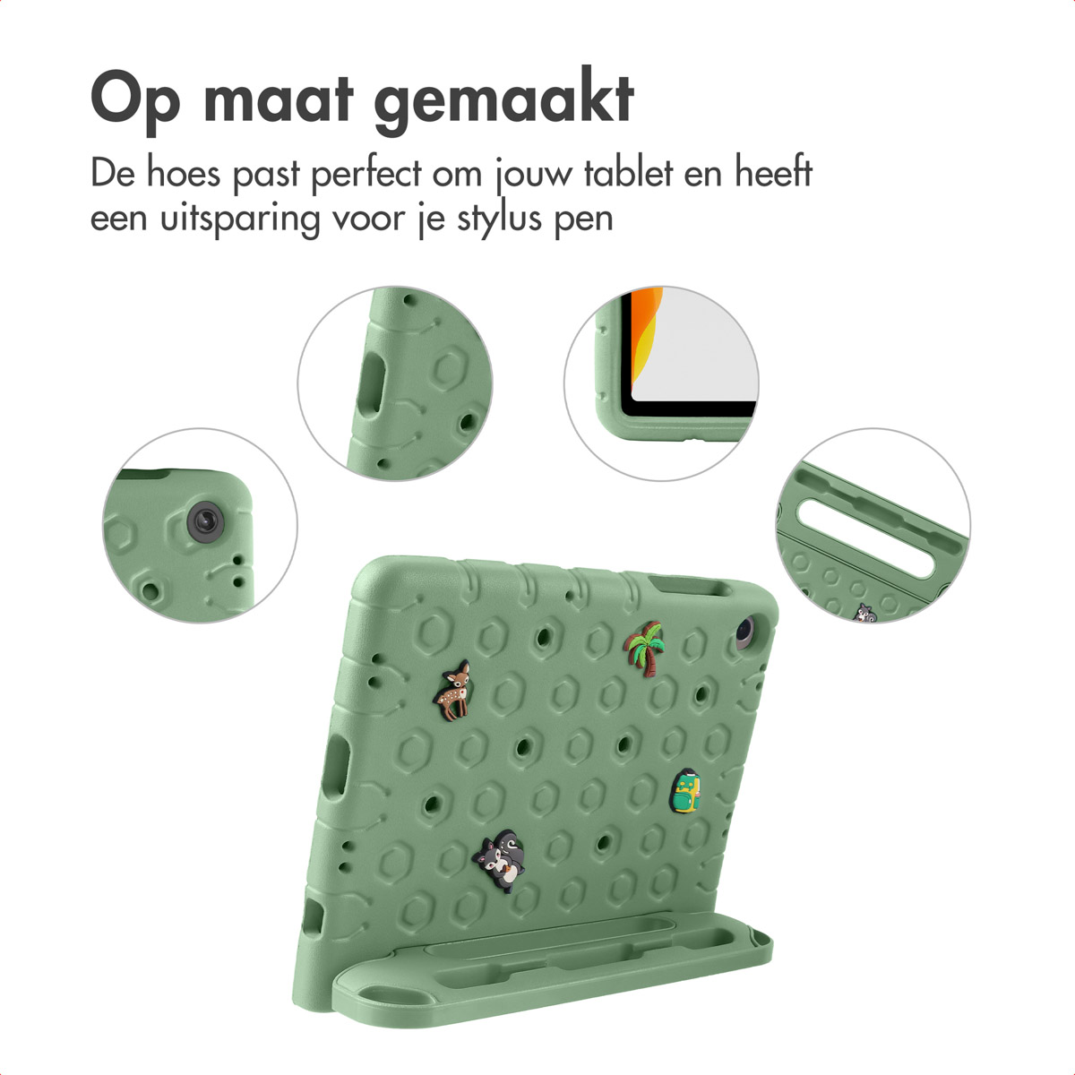 Groene tablethoes met uitsparingen, versierd met bedeltjes. De tekst bovenaan luidt 'Op maat gemaakt'. Meerdere details van de hoes worden getoond.
