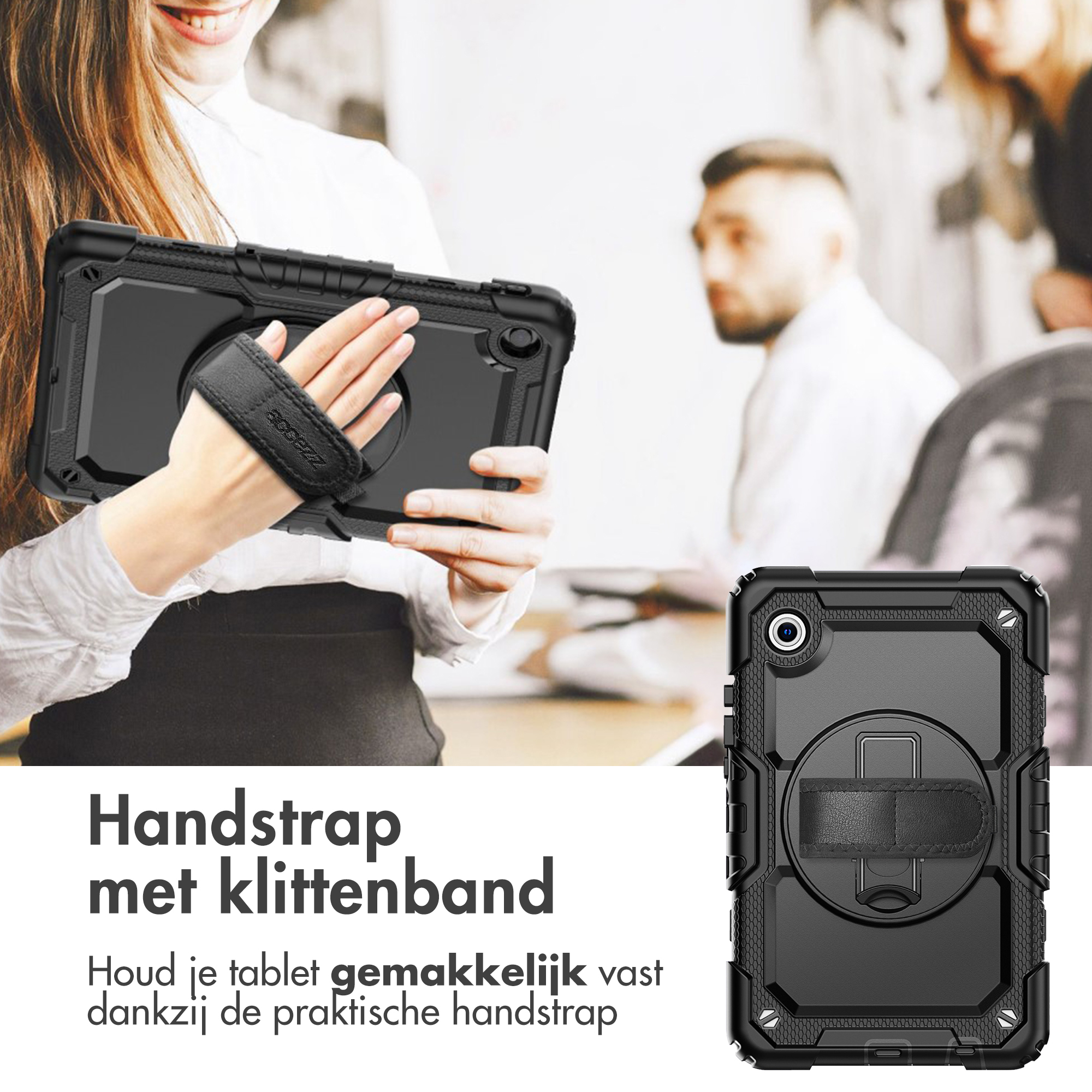 Een vrouw houdt een zwarte tablethoes vast met een handriem. Op de achtergrond een vage kantooromgeving.