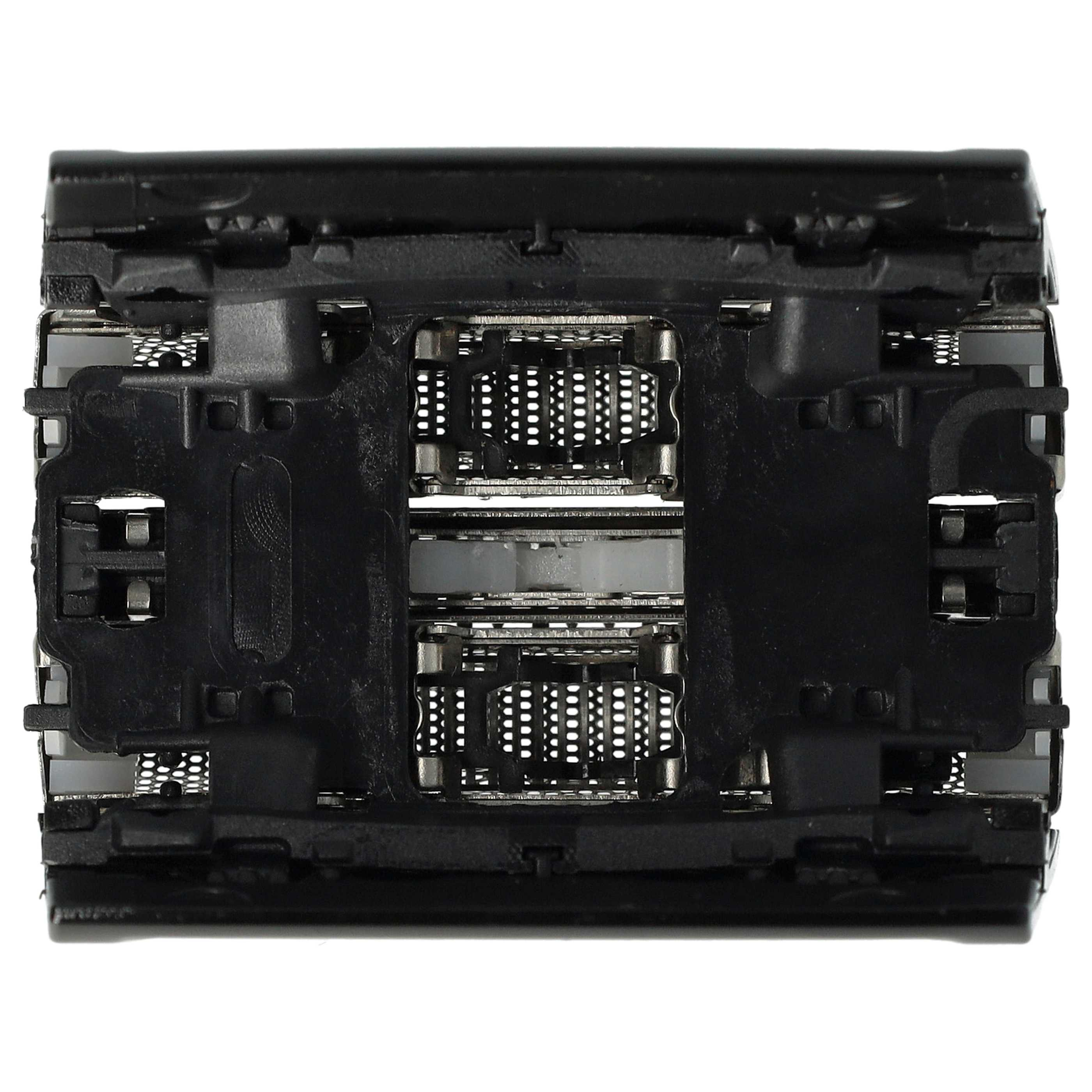 Nahaufnahme einer schwarzen elektronischen Komponente mit komplizierten Innenstrukturen und kleinen perforierten Bereichen. Weißer Hintergrund.