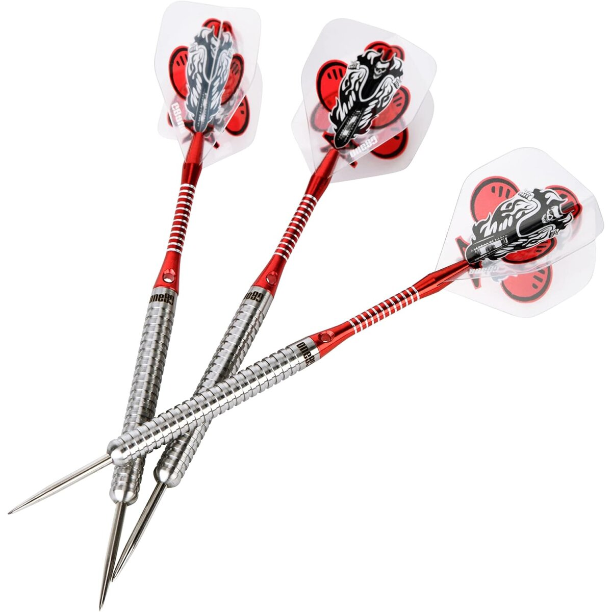 Drei Darts mit roten und silbernen Körpern, transparenten Flügeln mit schwarzem Design und scharfen silbernen Spitzen auf weißem Hintergrund.