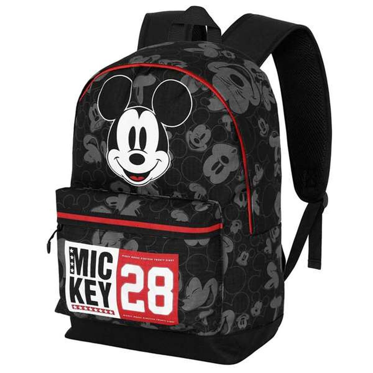 Schwarzer Rucksack mit Micky Maus Gesicht. Rote Akzente, die Vordertasche hat ein Mickey Mouse Etikett mit der Nummer 28.