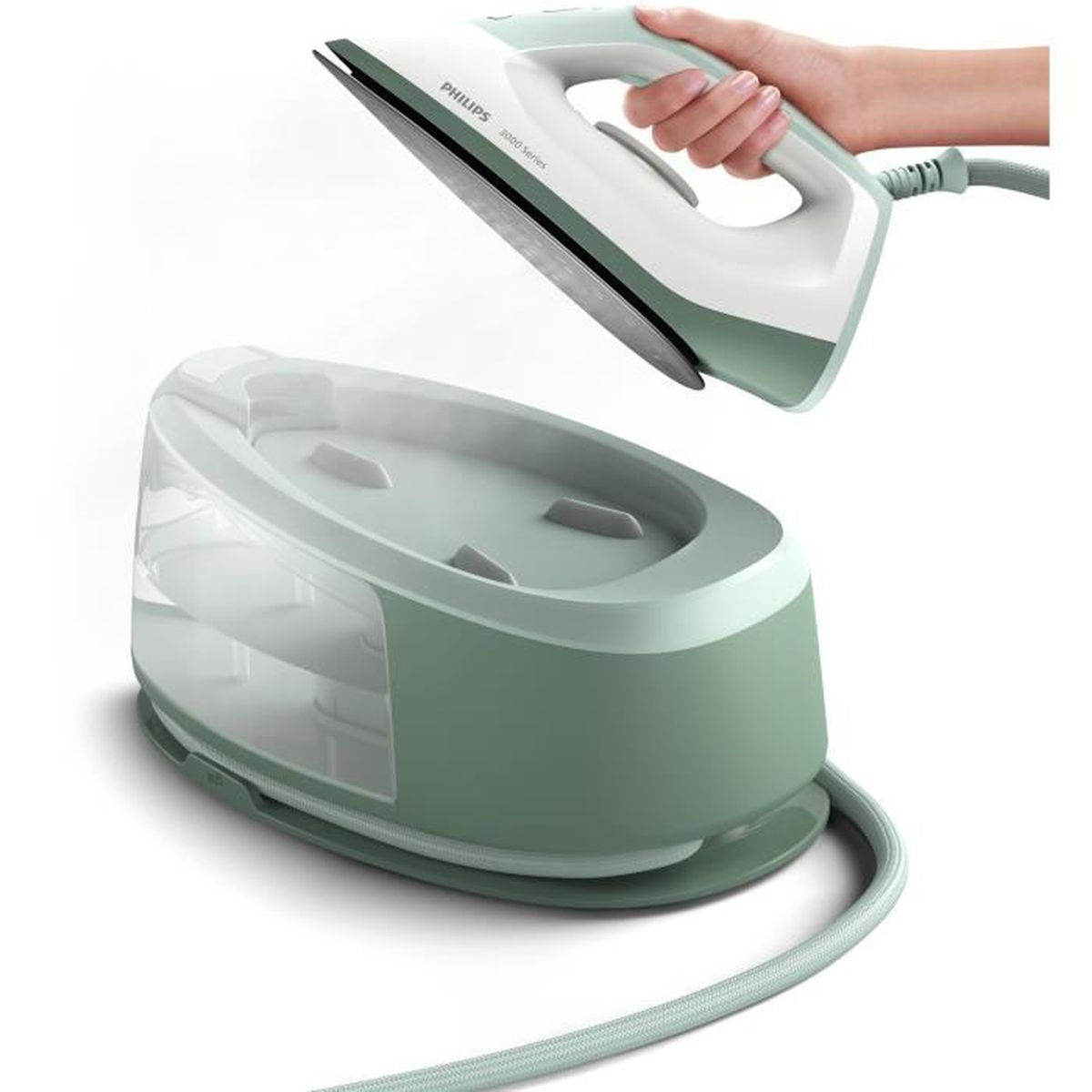 Ein Philips-Bügeleisen und sein Wassertank. Das Bügeleisen wird von einer Hand gehalten. Beide sind grün und weiß.