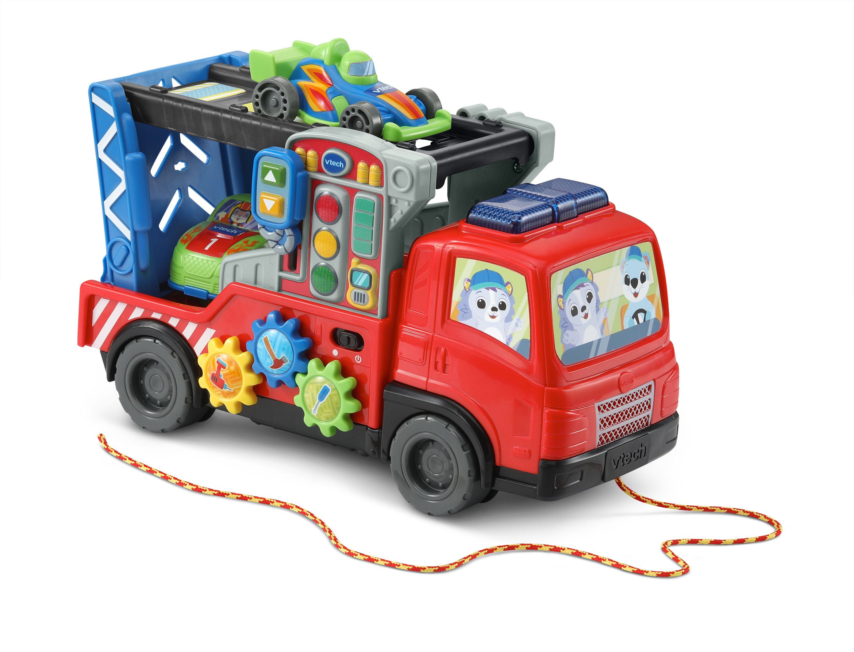 Ein roter Spielzeug-LKW mit Autos oben drauf. Es hat Zahnräder und eine Zugschnur. Drei Zeichentricktiere befinden sich in der Kabine.