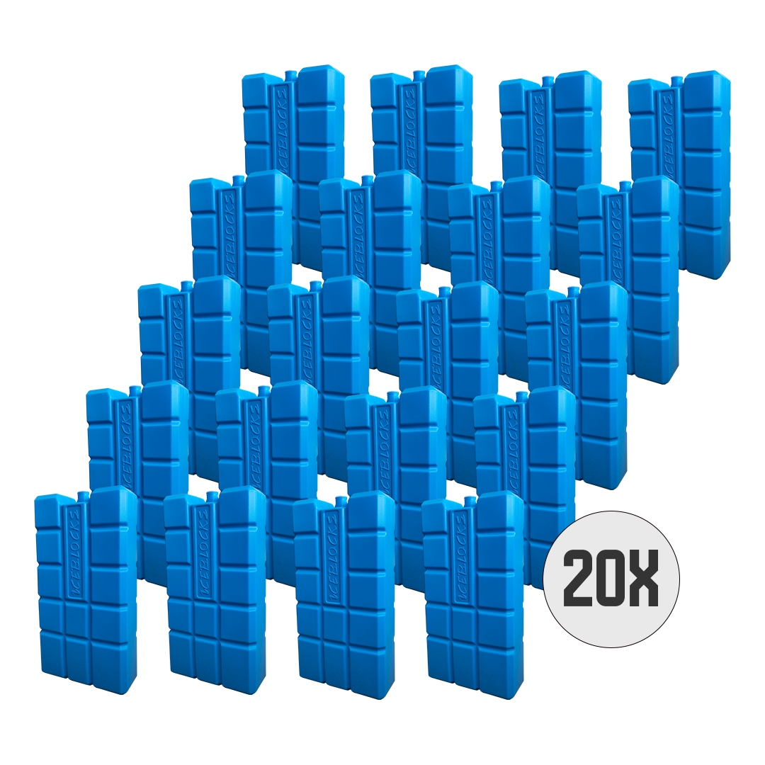 Twintig blauwe ICEBLOCKS diagonaal geplaatst op een witte achtergrond. Elke blok is rechthoekig met afgeronde hoeken en de merknaam.