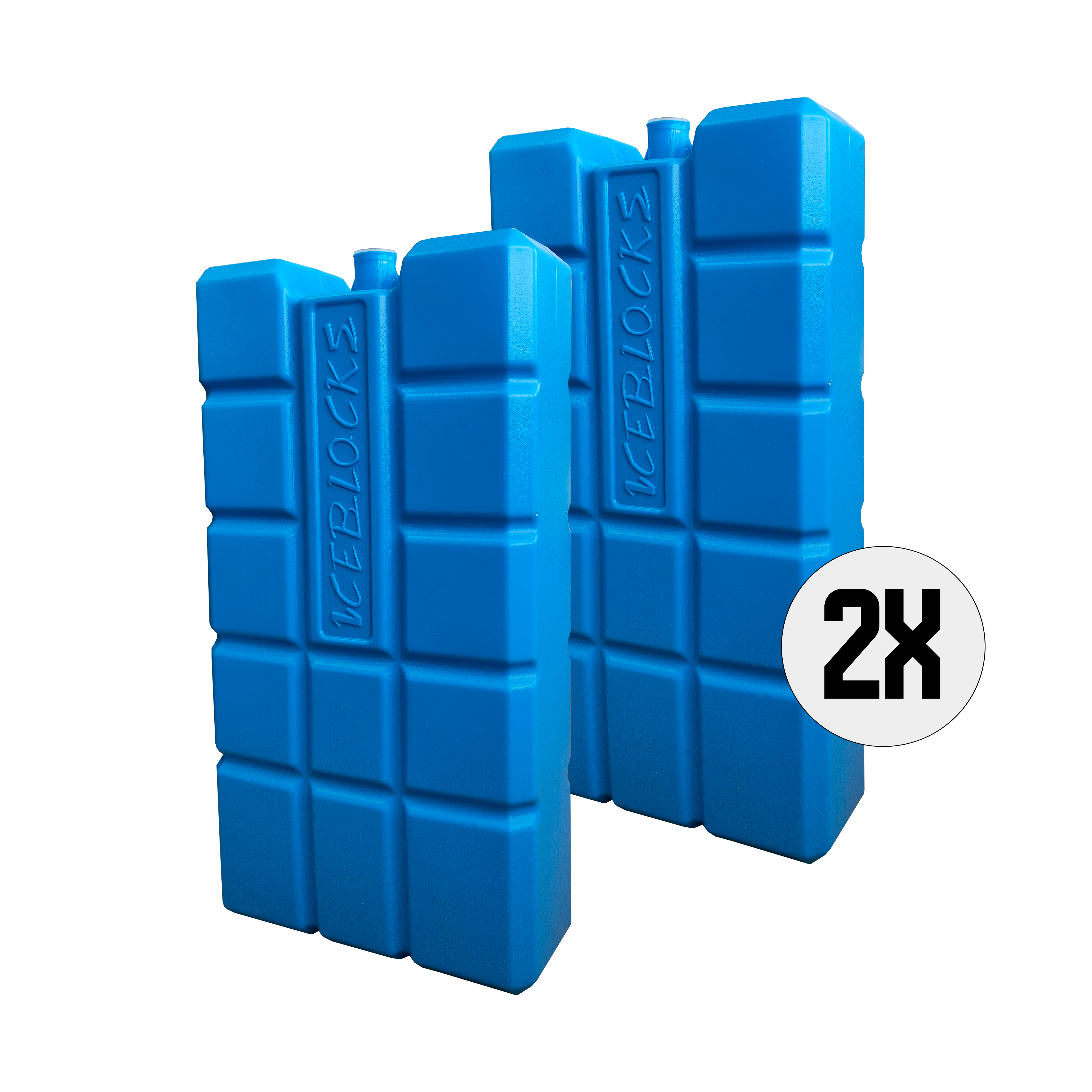 Twee blauwe koelelementen met 'ICE BLOCKS' op zwarte achtergrond, met een '2X' cirkel.
