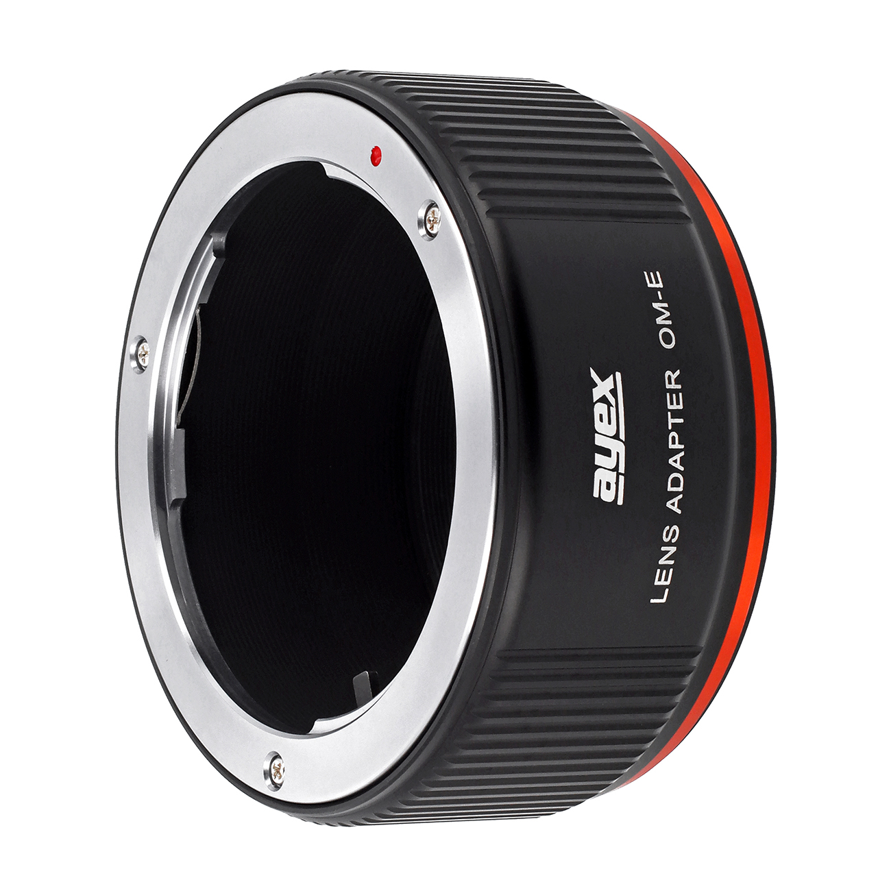 Ein schwarzer und silberner Objektivadapter. Er hat einen orangefarbenen Ring und den Text 'ayex LENS ADAPTER OM-E' darauf. Weißer Hintergrund.