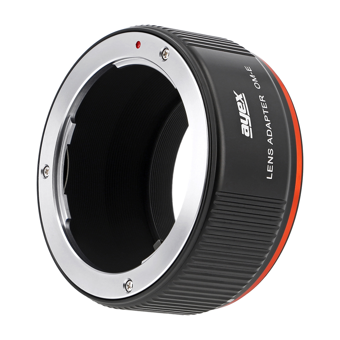 Ein schwarzer und silberner Objektivadapter. Er hat rote Akzente und Text, der 'Lens Adapter OM-E' lautet. Der Adapter ist auf Weiß isoliert.