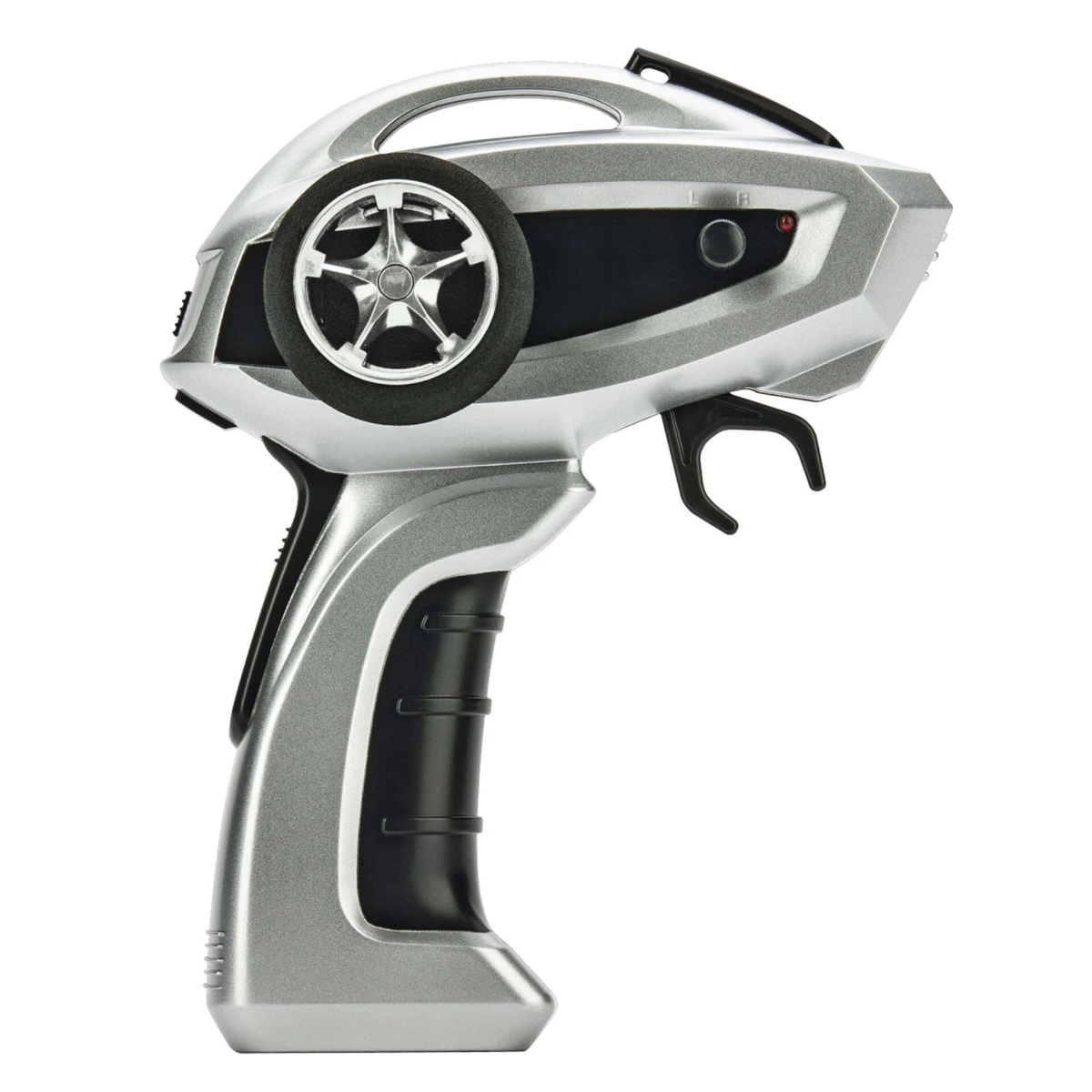 Un control remoto plateado y negro para coche RC. Tiene una rueda, botones, un gatillo y un mango. El fondo es blanco.