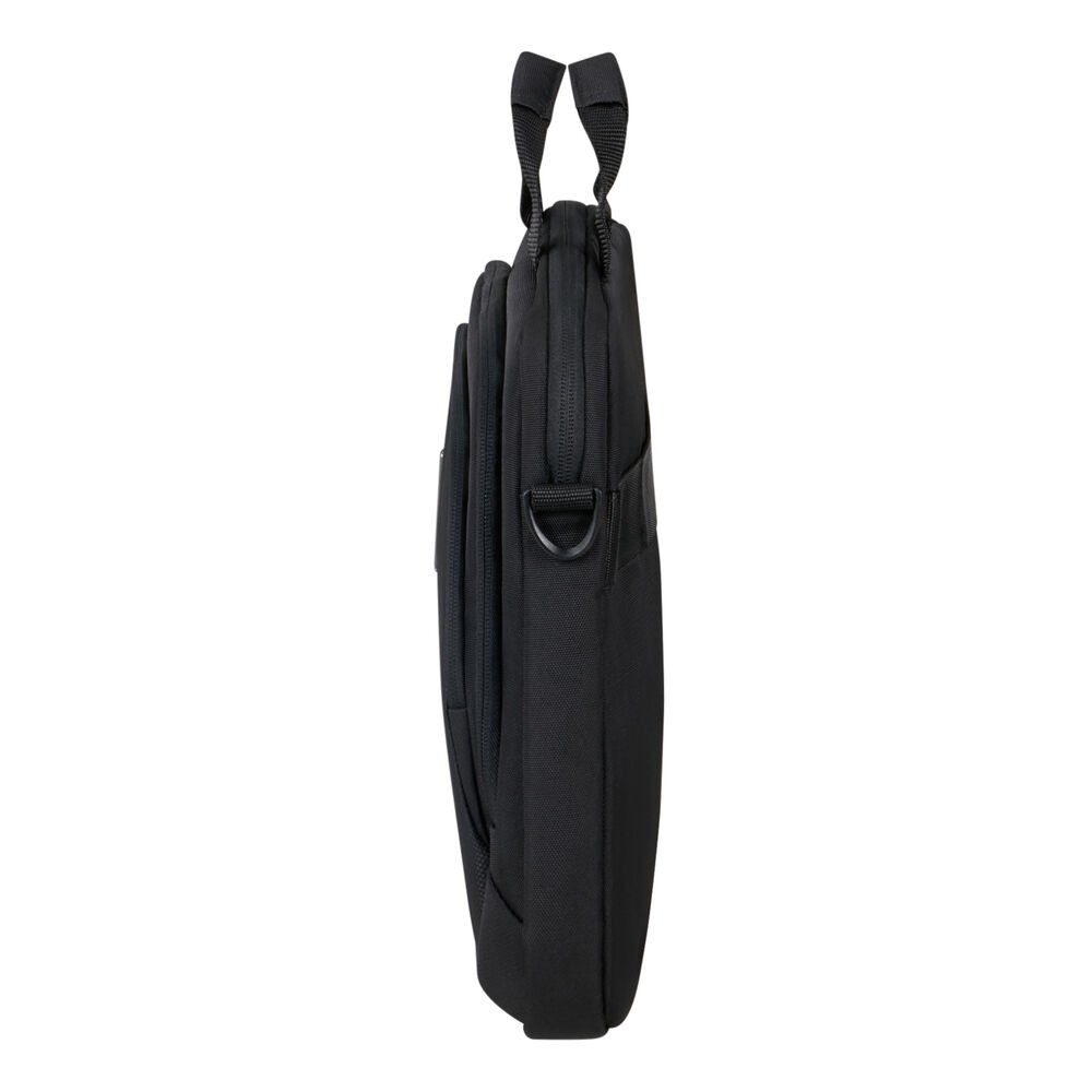 Seitenansicht einer schwarzen Laptoptasche mit Henkel oben. Sie hat einen Reißverschluss und einen D-Ring.