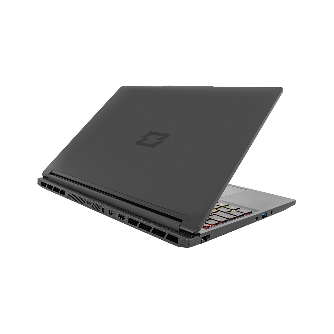 Laptop nero, leggermente aperto, su sfondo bianco. Tastiera visibile con tasti arancioni e neri.