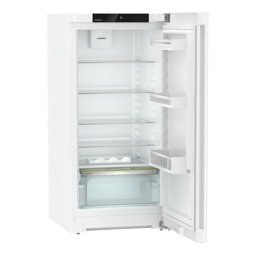 Frigorifero bianco con porta aperta. All'interno, ci sono ripiani e cassetti. La parte superiore ha un display digitale. Il marchio è visibile.