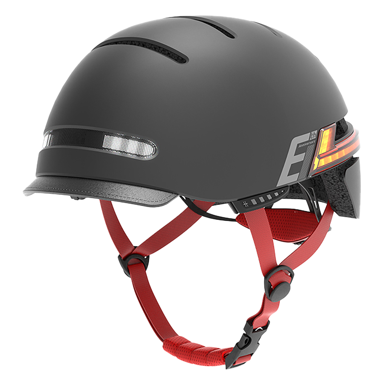 Ein grauer Fahrradhelm mit roten Riemen und einem schwarzen Visier. Er hat Lichter hinten und einen kleinen Schirm.