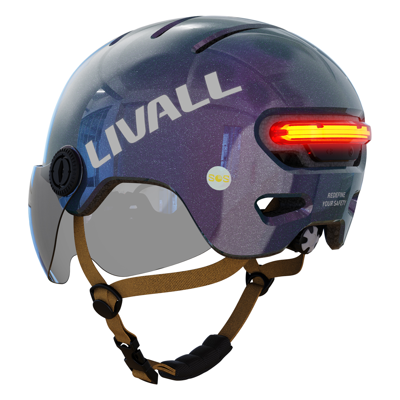 Casco LIVALL viola con visiera, adesivo SOS e luce rossa. Cinghie marroni e fibbia nera. Sfondo bianco.