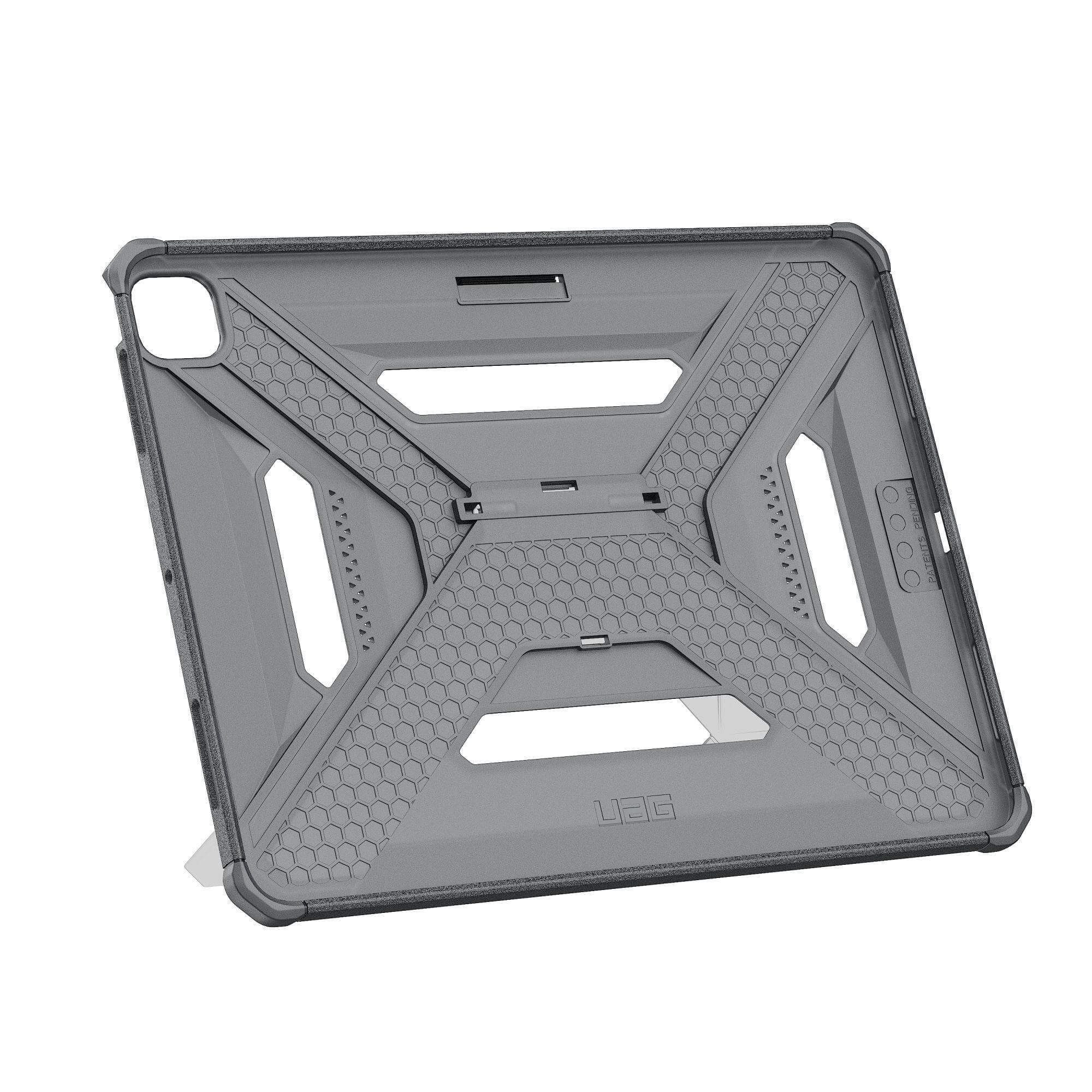 Szare etui na tablet UAG. Ma geometryczny wzór z sześciokątnymi wzorami i podstawką. Widoczne jest logo marki.