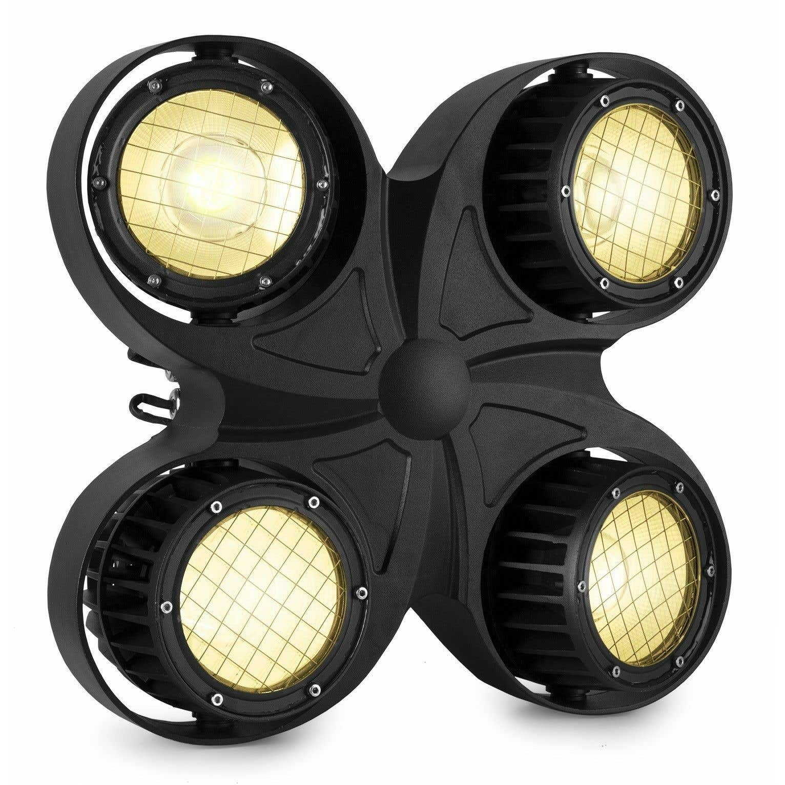Un accesorio de luz negro con cuatro luces circulares. Cada luz tiene una rejilla amarilla y emite una luz amarilla brillante.