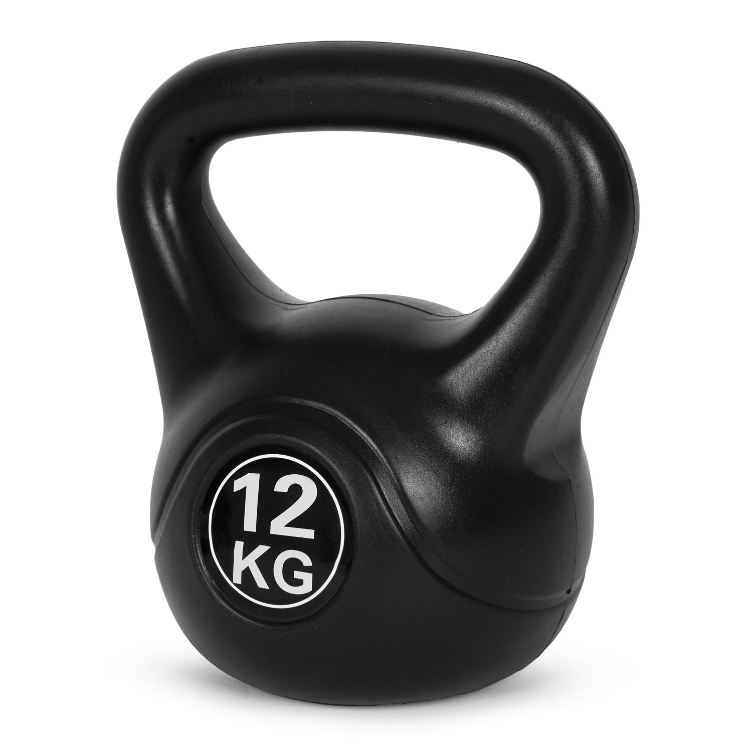 Un kettlebell nero con manico. Ha un cerchio bianco con '12 KG' sopra. Lo sfondo è bianco.