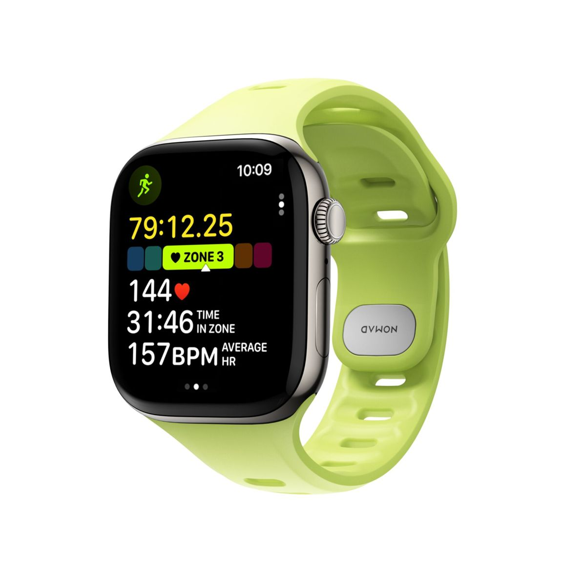 Uno smartwatch con cinturino verde mostra i dati dell'allenamento. Lo schermo mostra tempo, frequenza cardiaca e altre metriche.