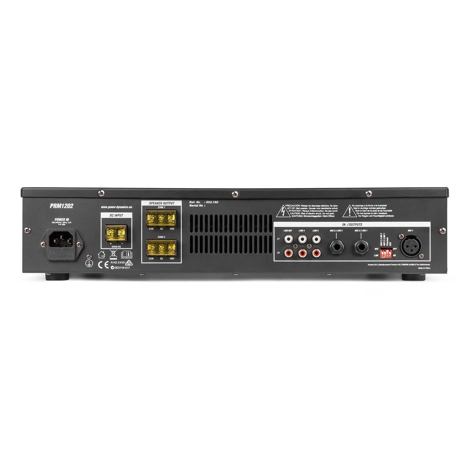 Dispositivo de audio negro con varios puertos de entrada/salida, entrada de alimentación y salidas de altavoz.