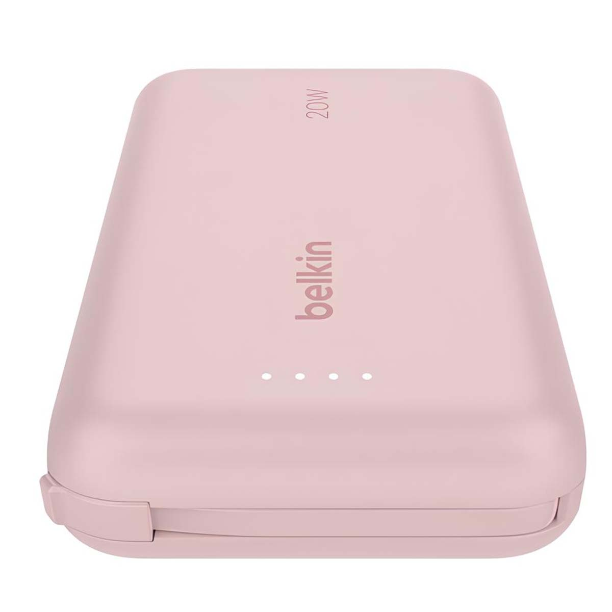 Une batterie externe Belkin 20W rose. Elle a une surface lisse avec le nom de la marque et quatre petites lumières blanches.