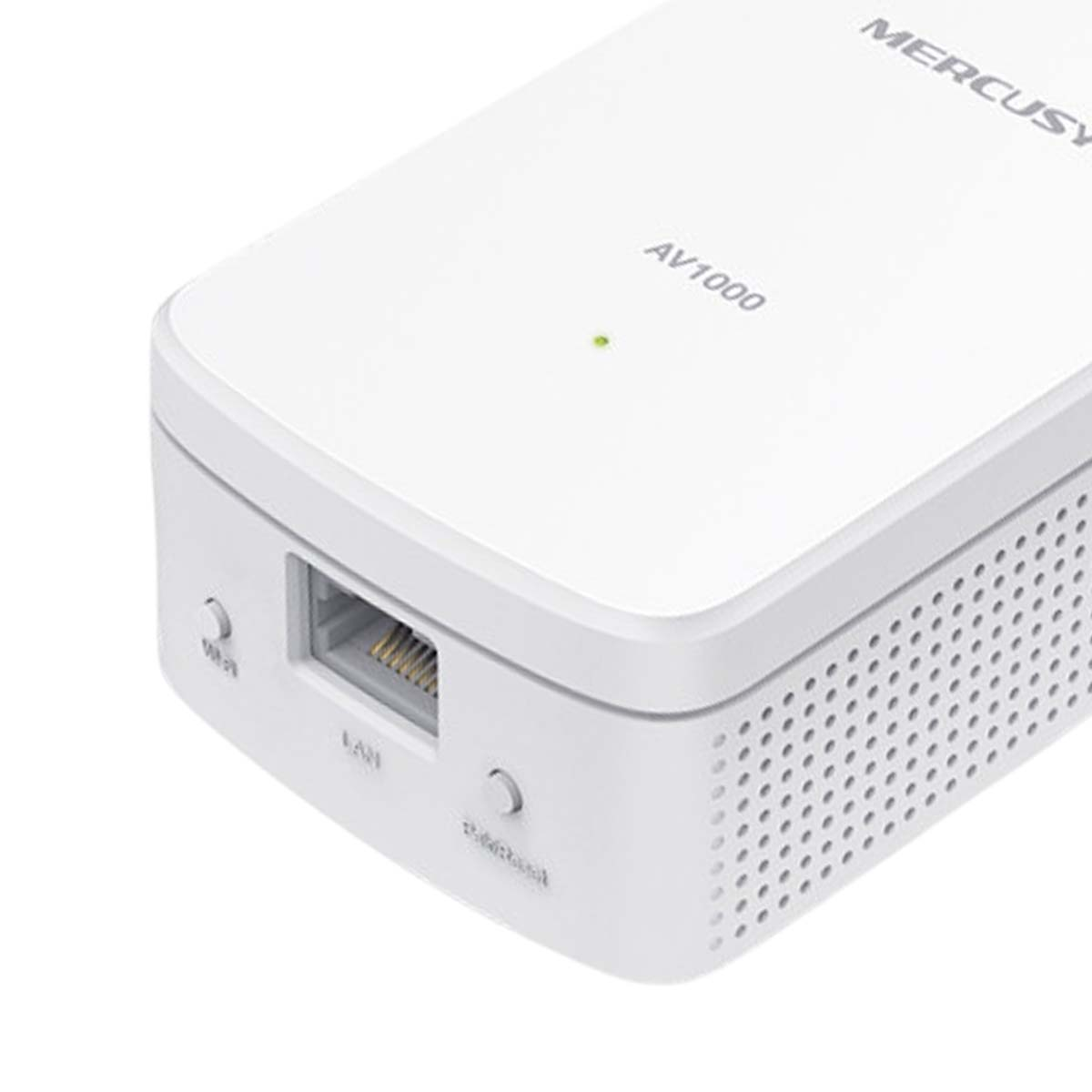 Ein weißes Mercusys AV1000 Netzwerkgerät. Es hat einen LAN-Anschluss, Wi-Fi- und Reset-Tasten. Oben steht 'AV1000'.
