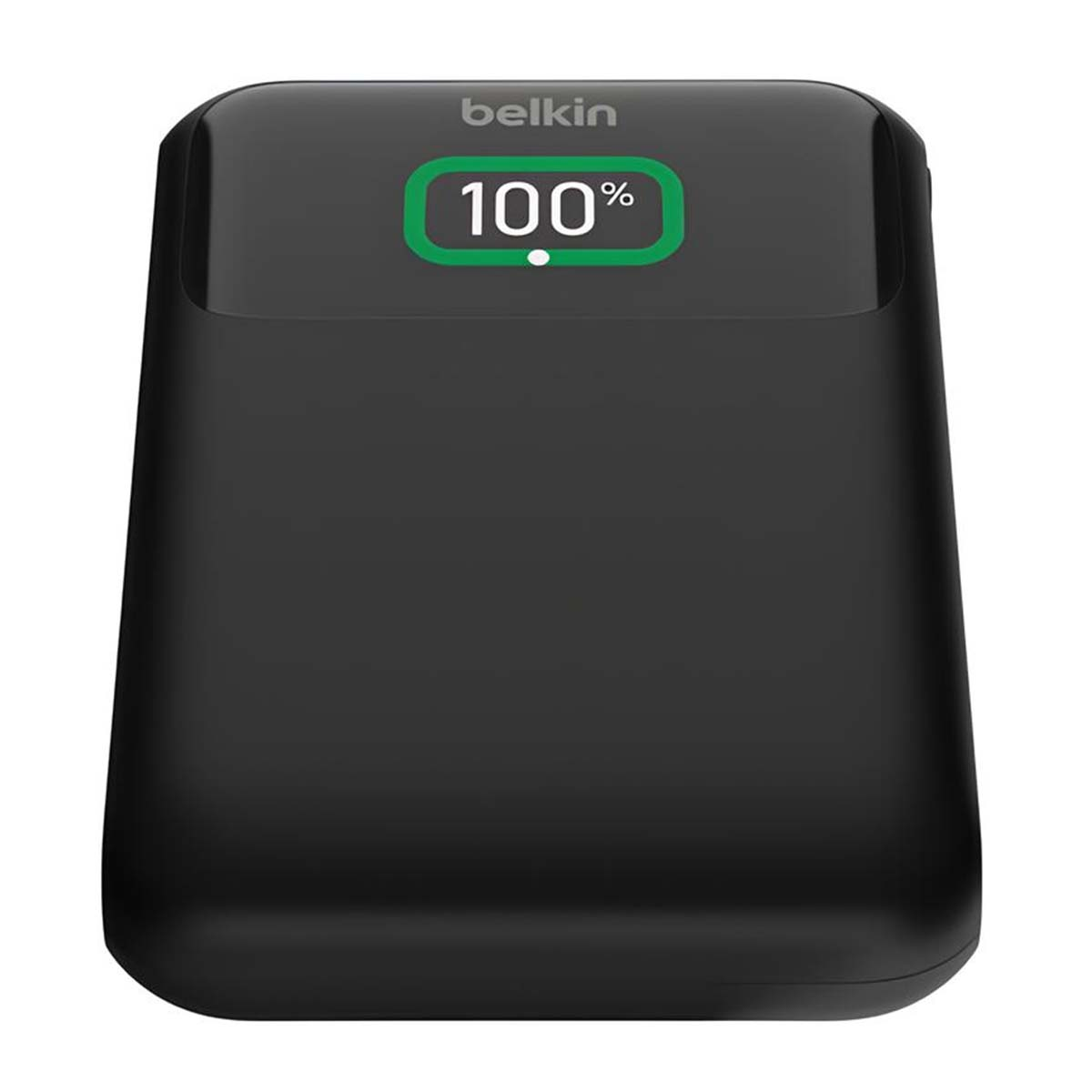 Un power bank Belkin nero con indicatore verde 100%. Il dispositivo è rettangolare con bordi arrotondati. Il logo Belkin è visibile.