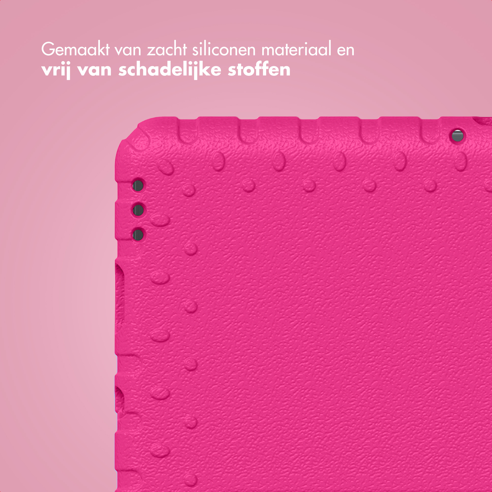 Gros plan d'une surface rose texturée avec de petites bosses et trous, peut-être un étui de protection. Fond dégradé rose.